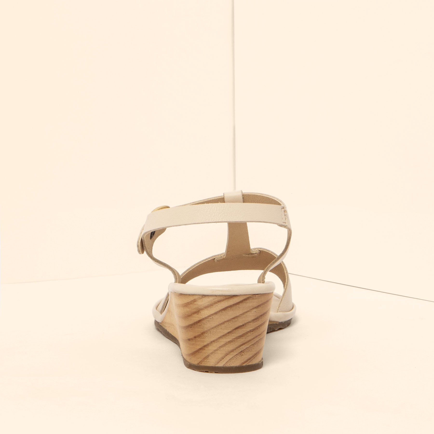 gid://shopify/Product/15700726055244_5