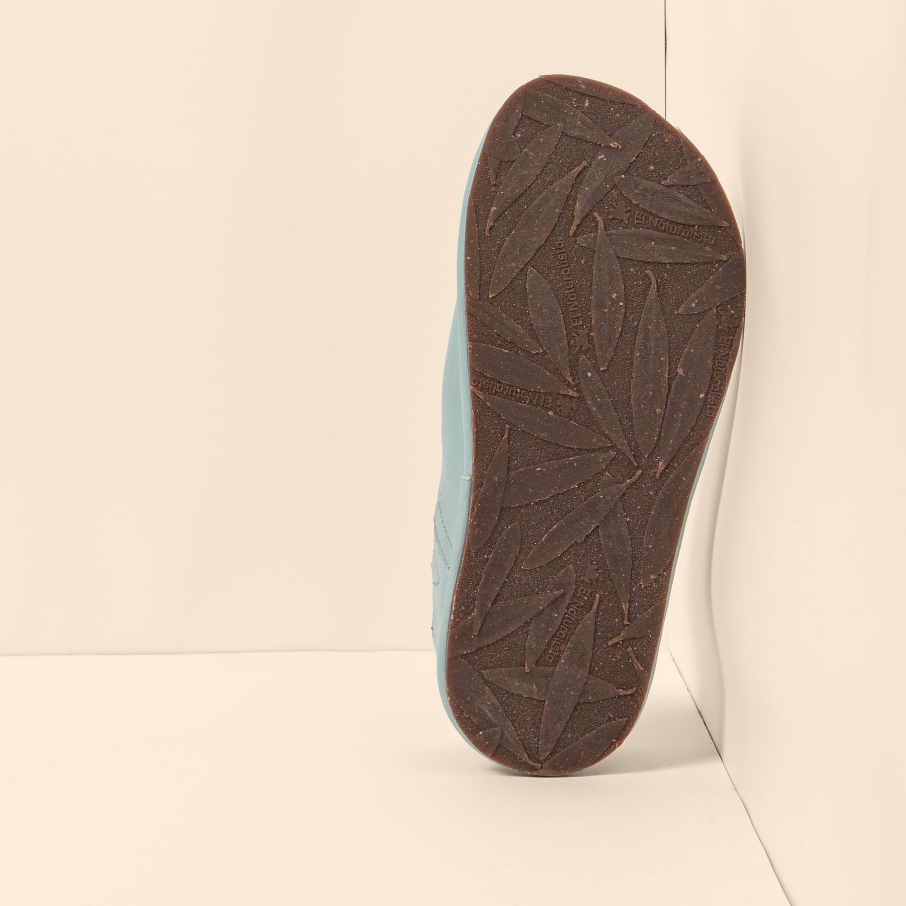 gid://shopify/Product/15700417347916_6