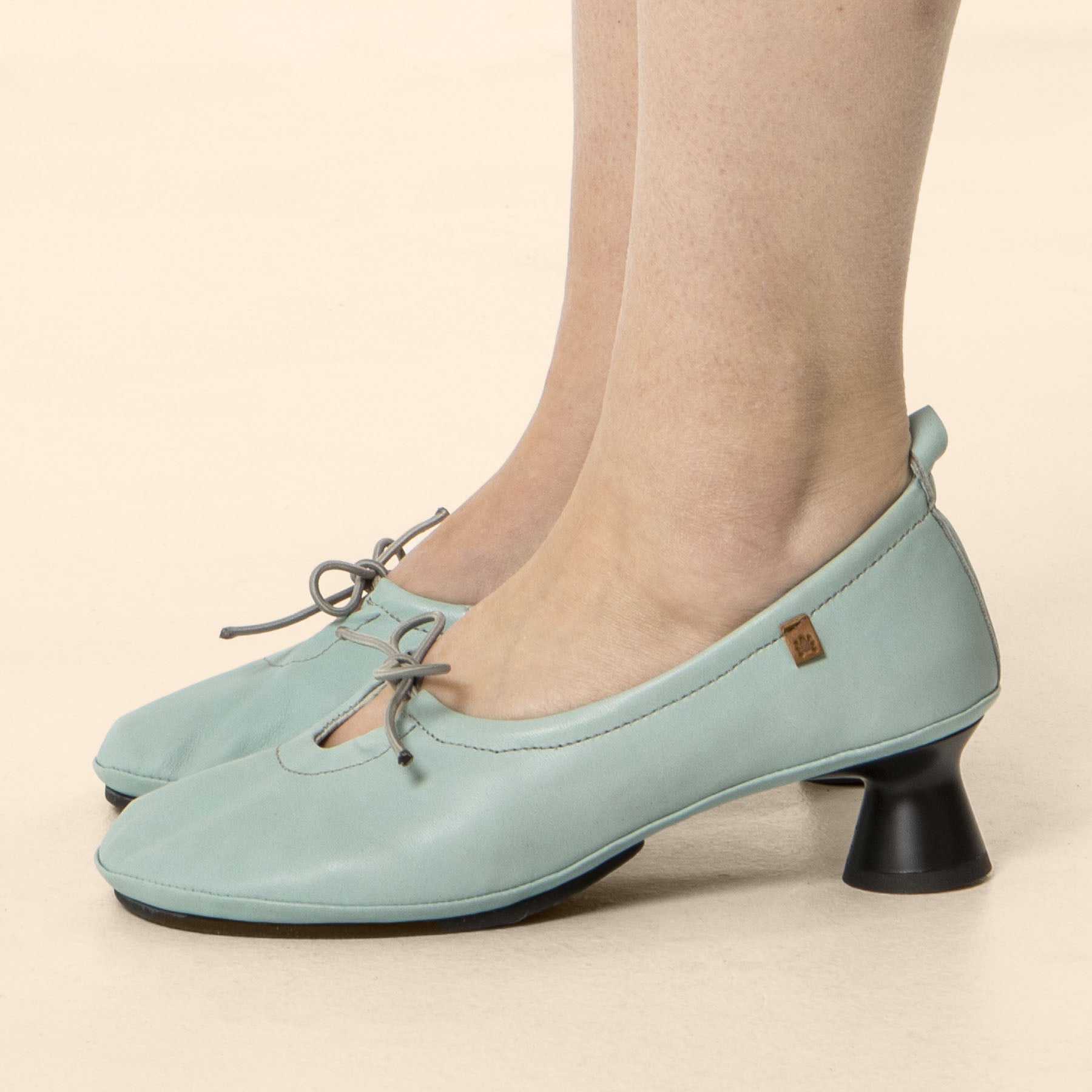 gid://shopify/Product/15700712161612_4