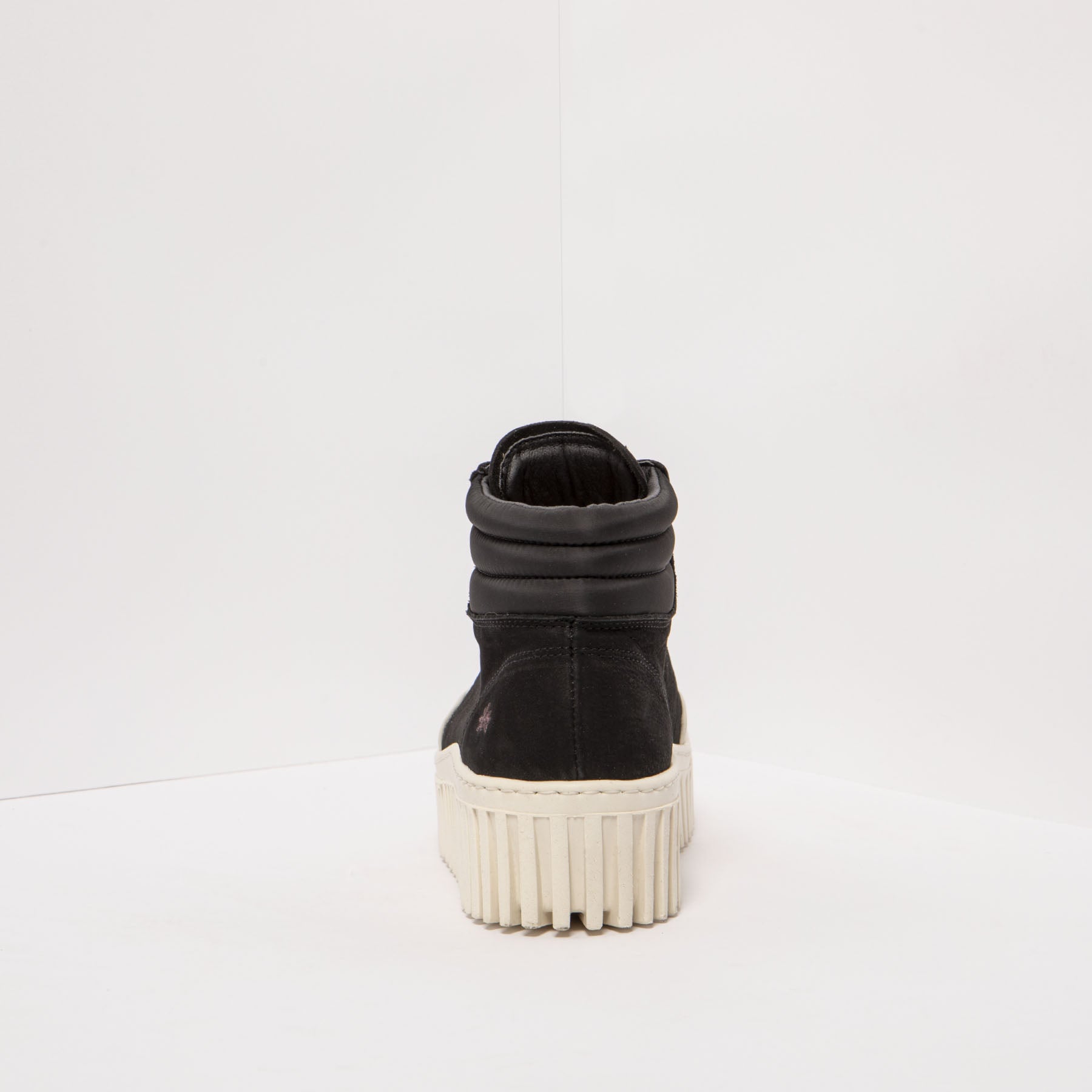 gid://shopify/Product/15785724182860_5