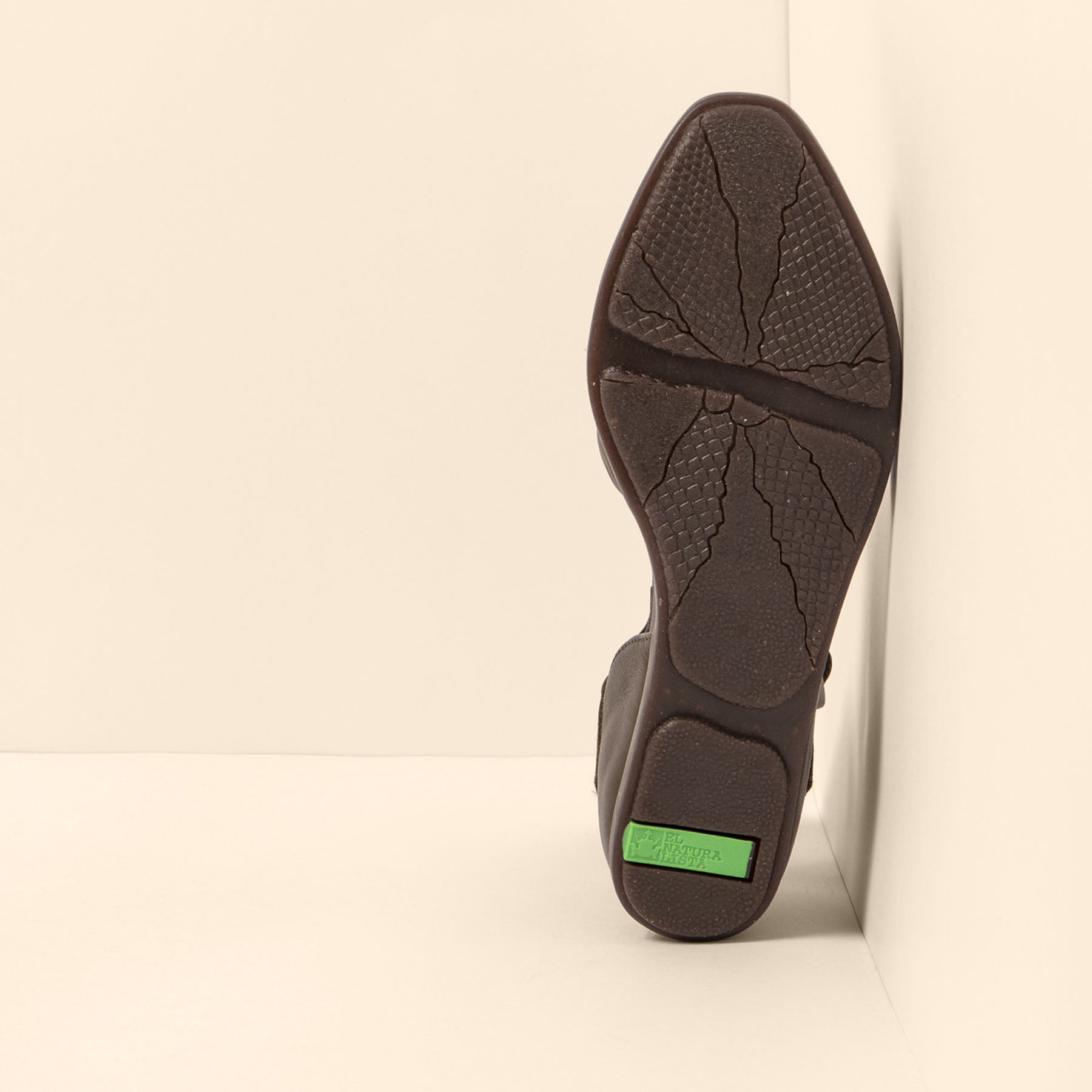 gid://shopify/Product/15700753219916_3