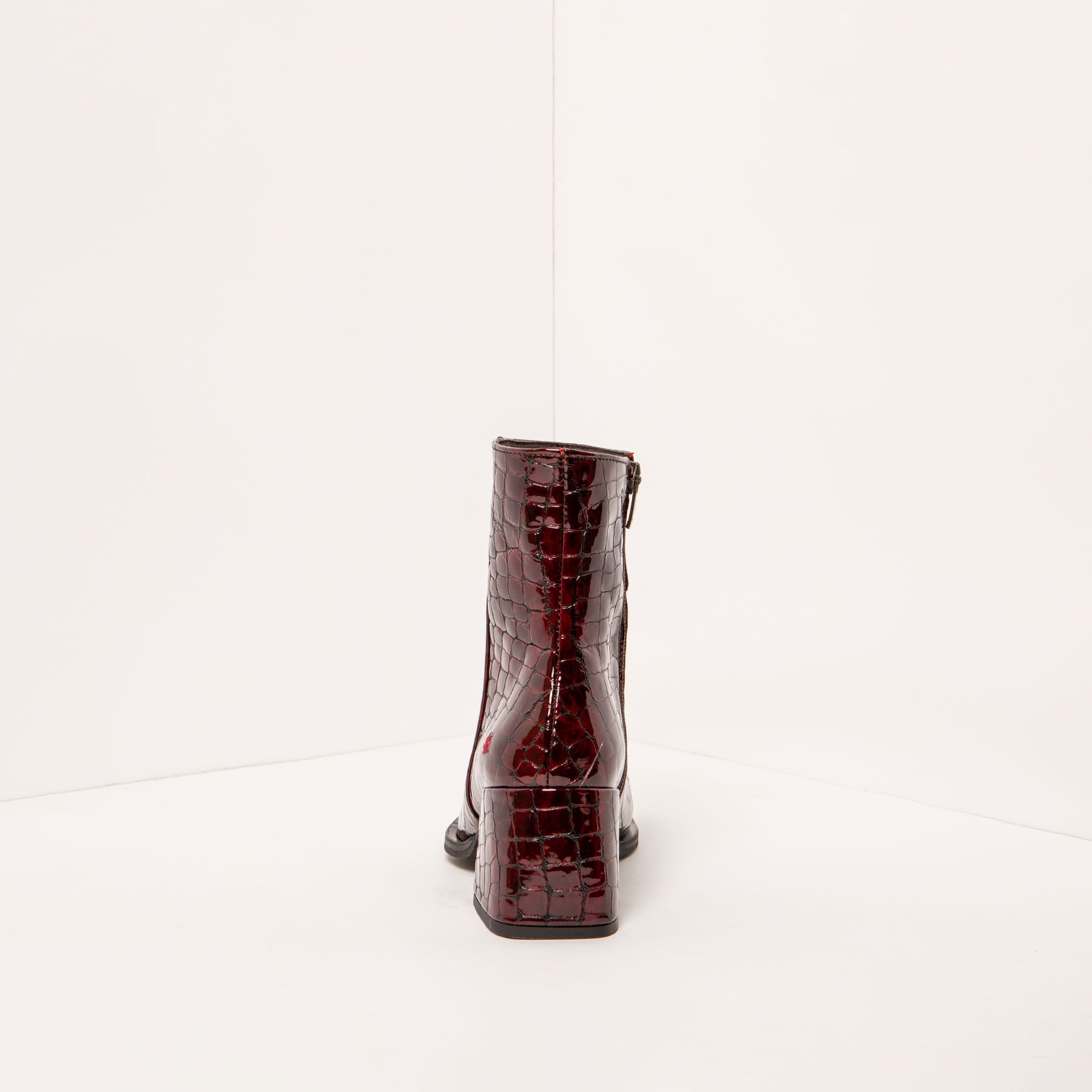 gid://shopify/Product/15694182744396_5