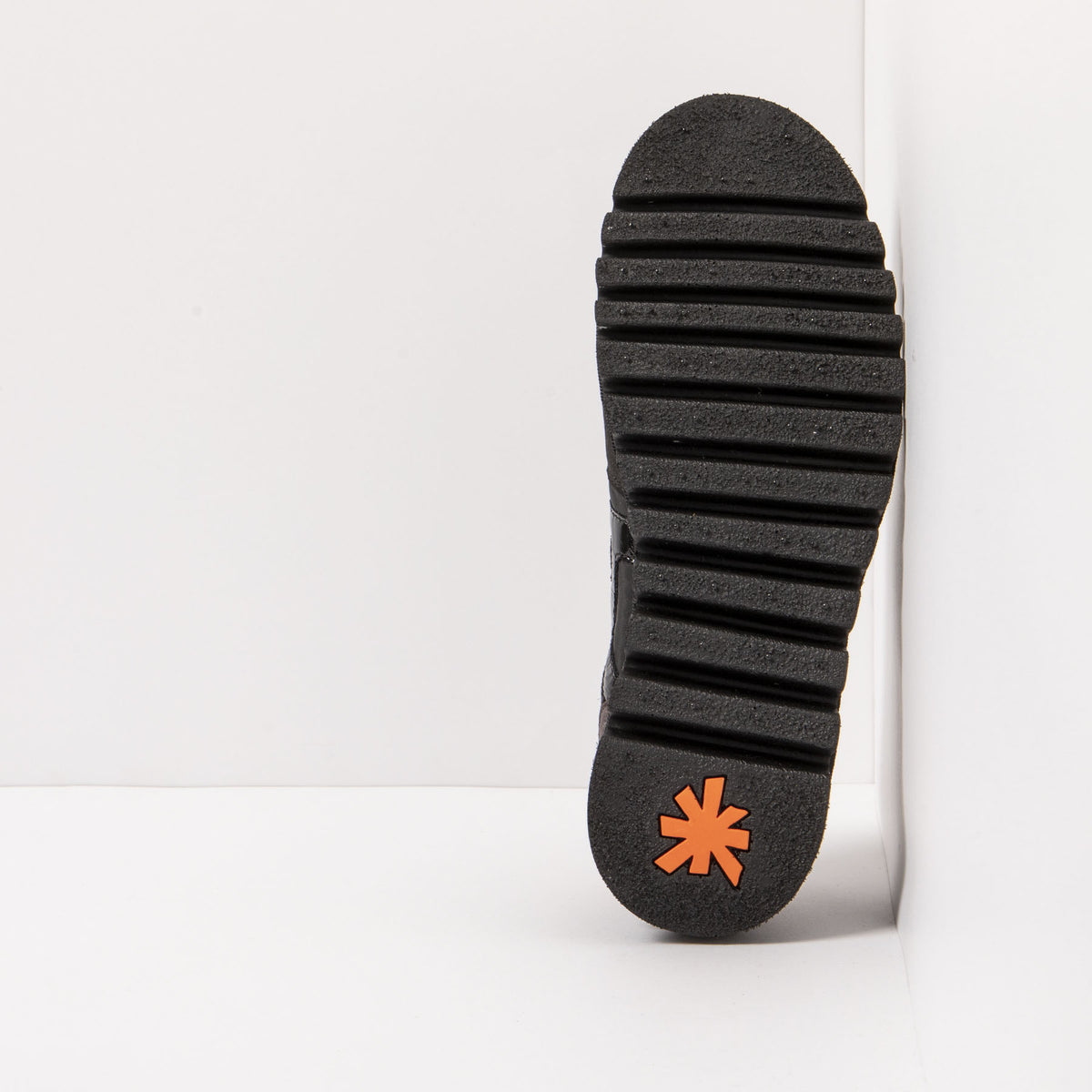 gid://shopify/Product/16171372314956_6