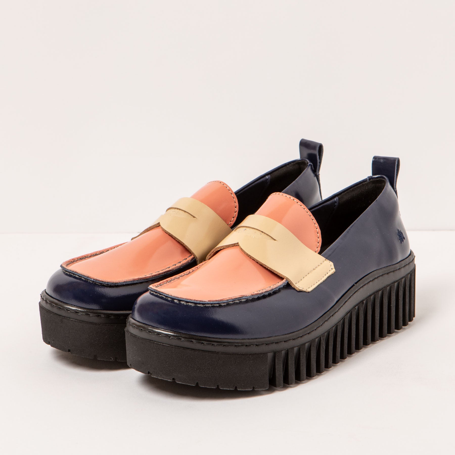 gid://shopify/Product/15694055309644_2