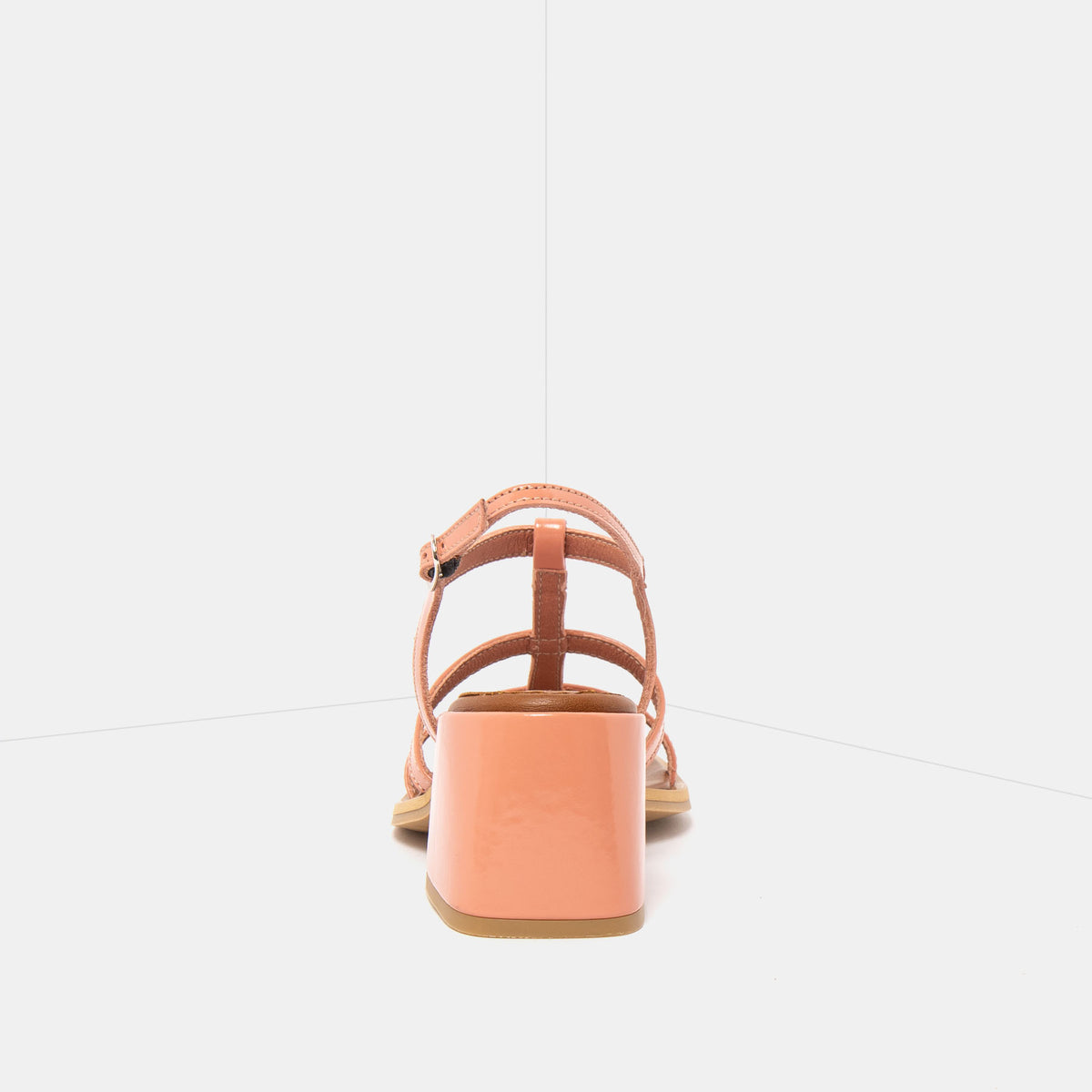 gid://shopify/Product/16173057081676_5