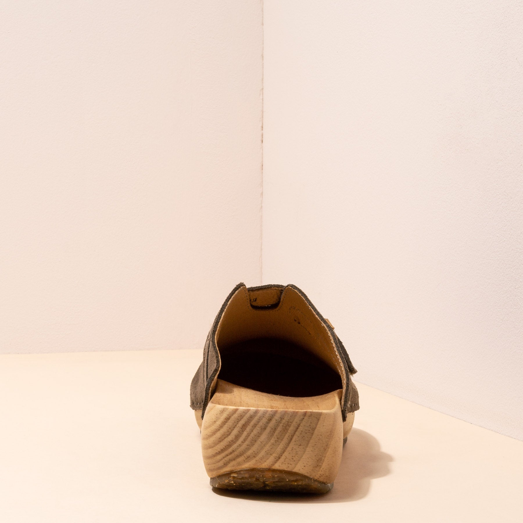 gid://shopify/Product/15700088848716_5