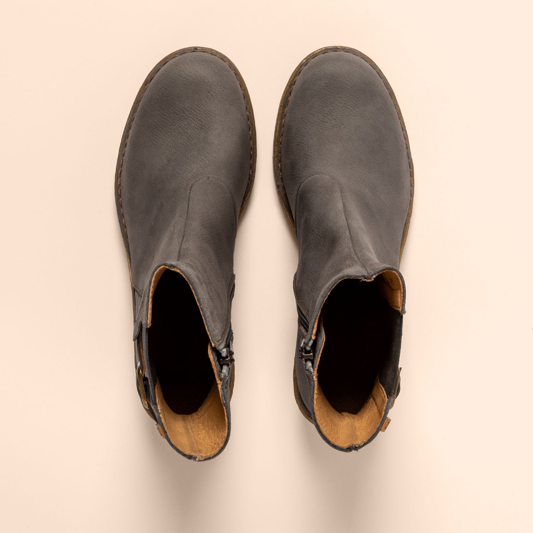 gid://shopify/Product/15700855685452_4