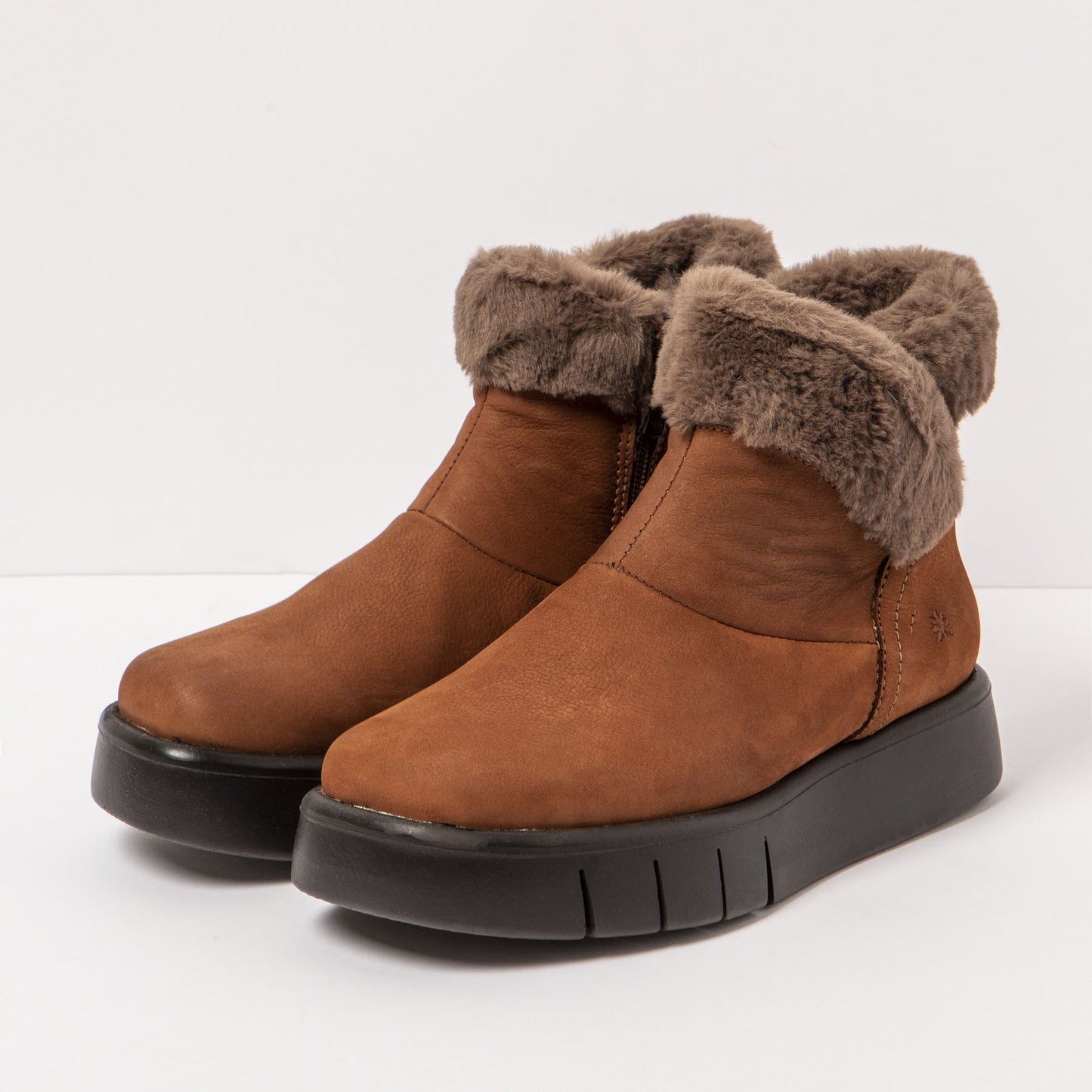 gid://shopify/Product/15785700327756_5