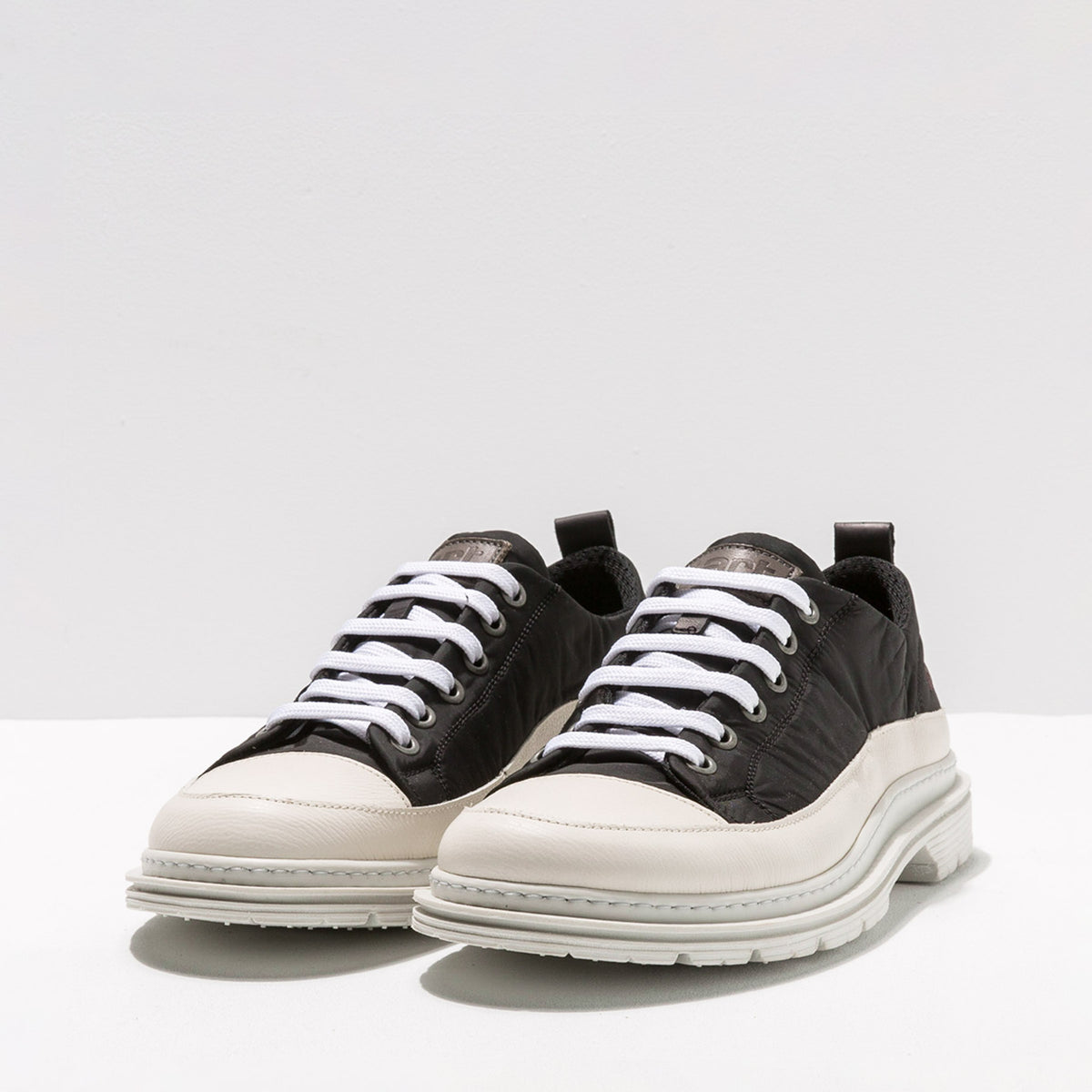 gid://shopify/Product/16171564368204_5