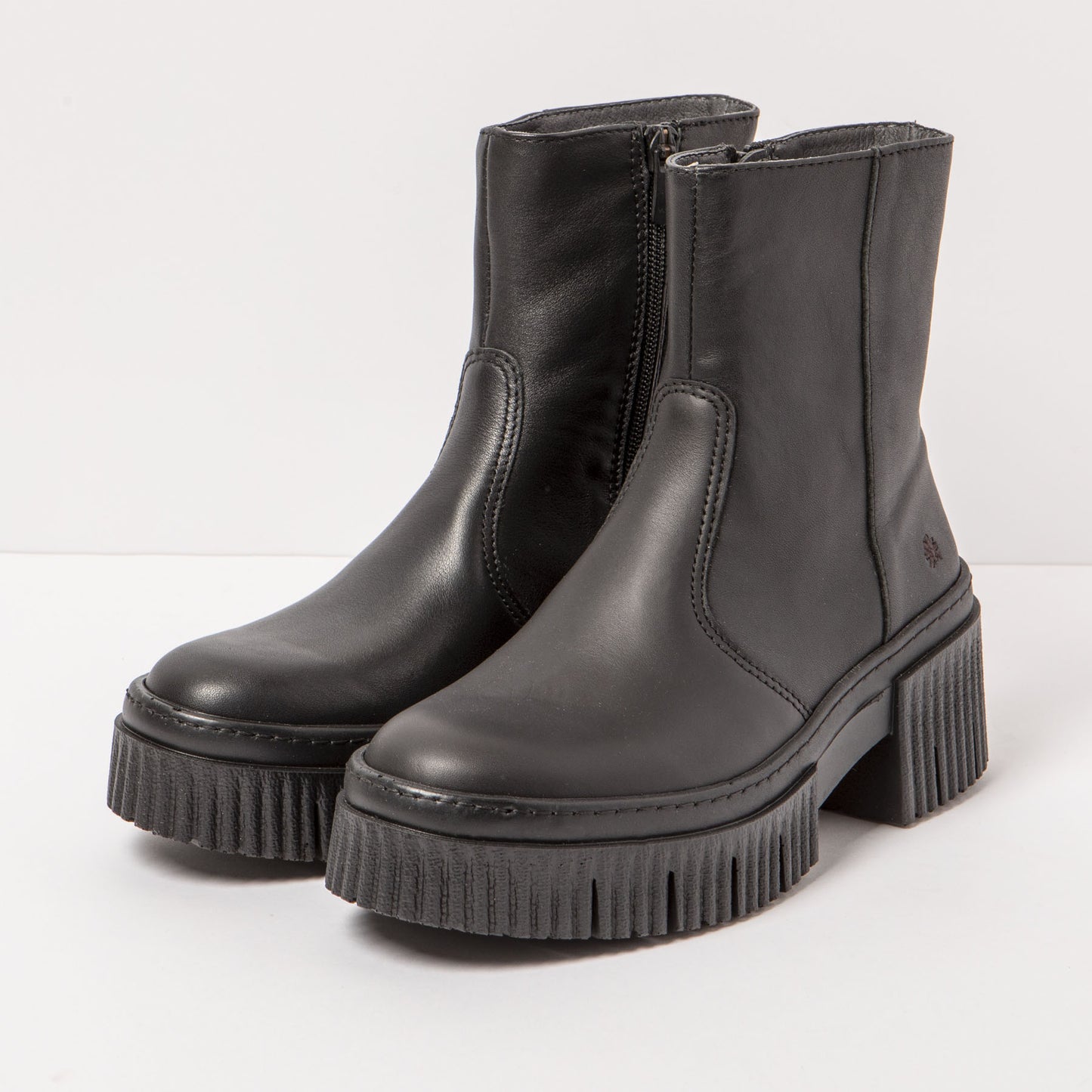 gid://shopify/Product/15785705603404_5