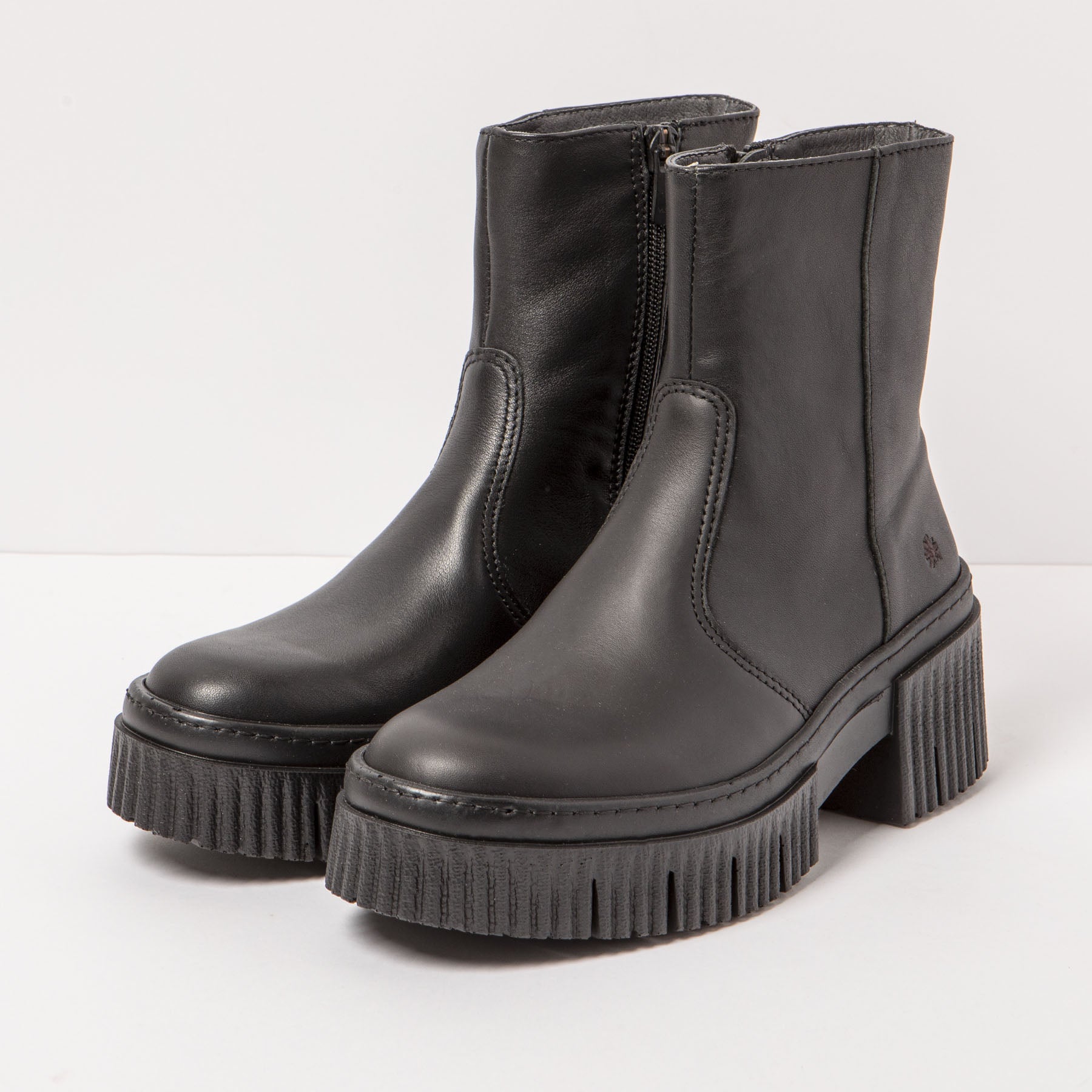 gid://shopify/Product/15785705603404_5