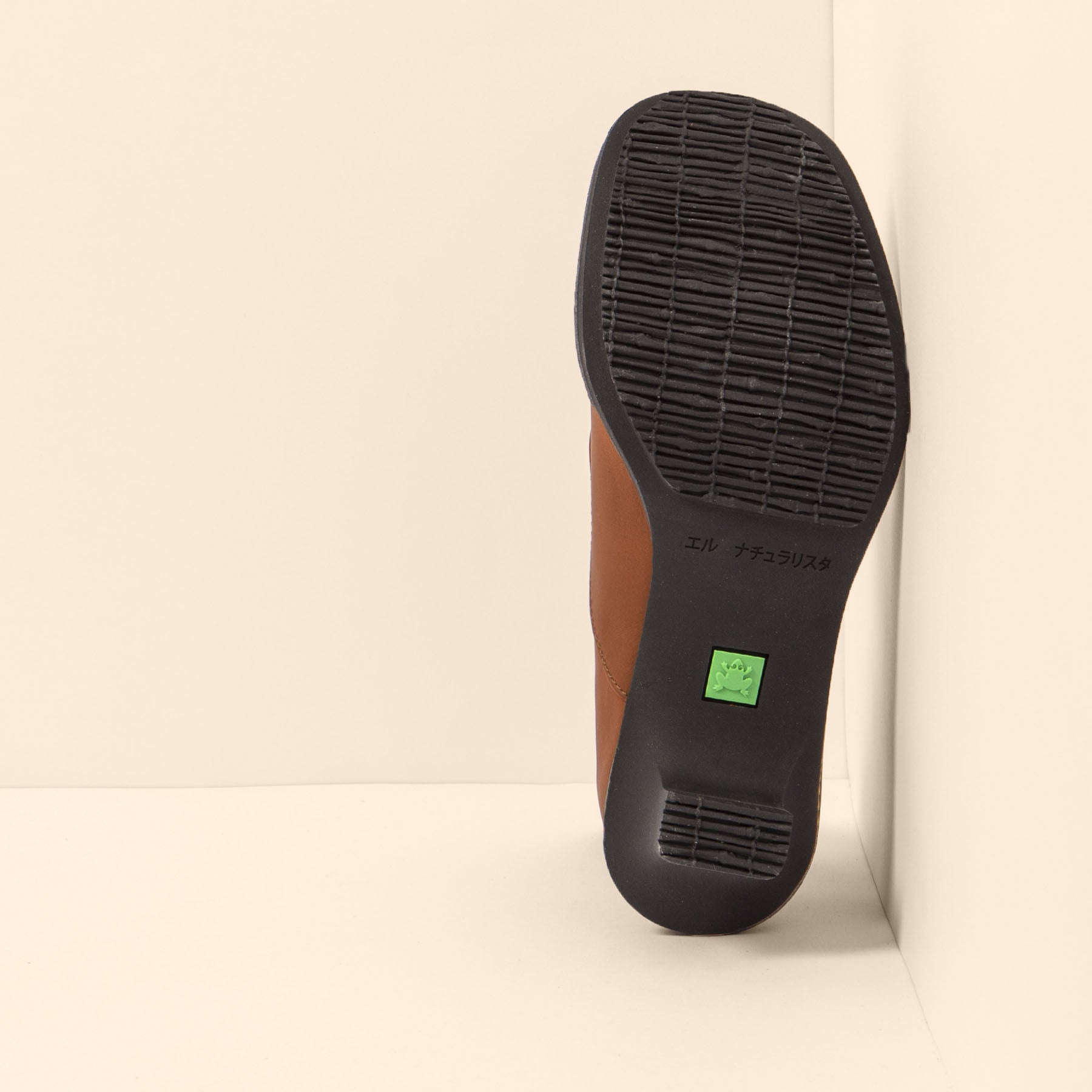 gid://shopify/Product/15700216676684_3