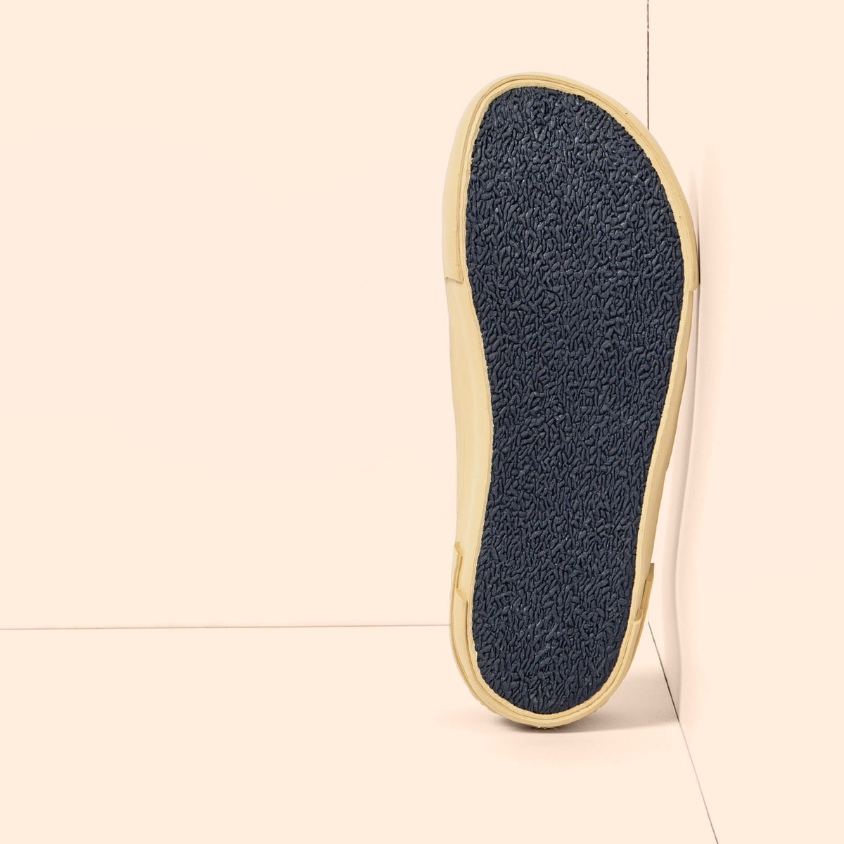 gid://shopify/Product/16124848111948_3