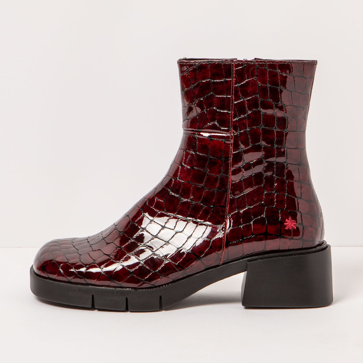 gid://shopify/Product/15693799522636_1