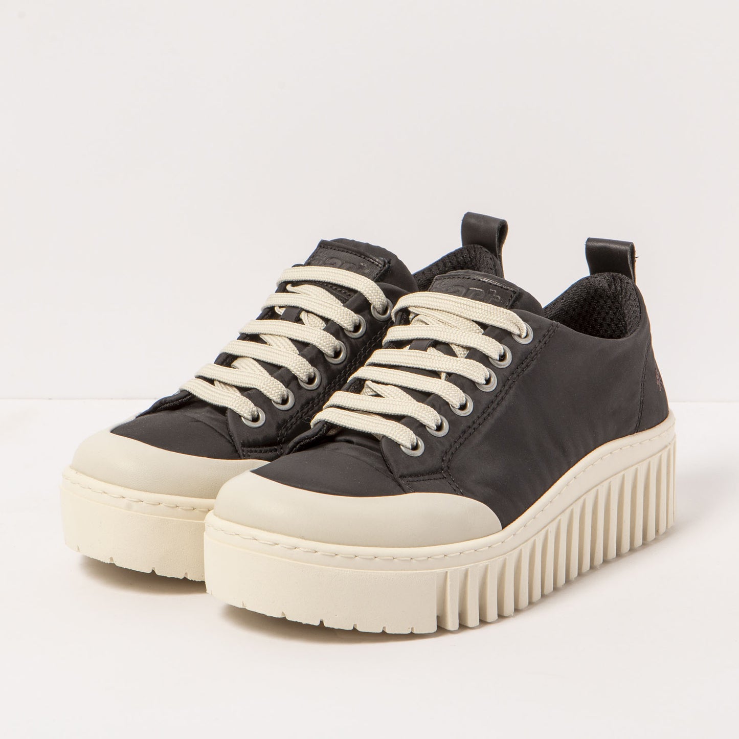 gid://shopify/Product/15785725329740_5