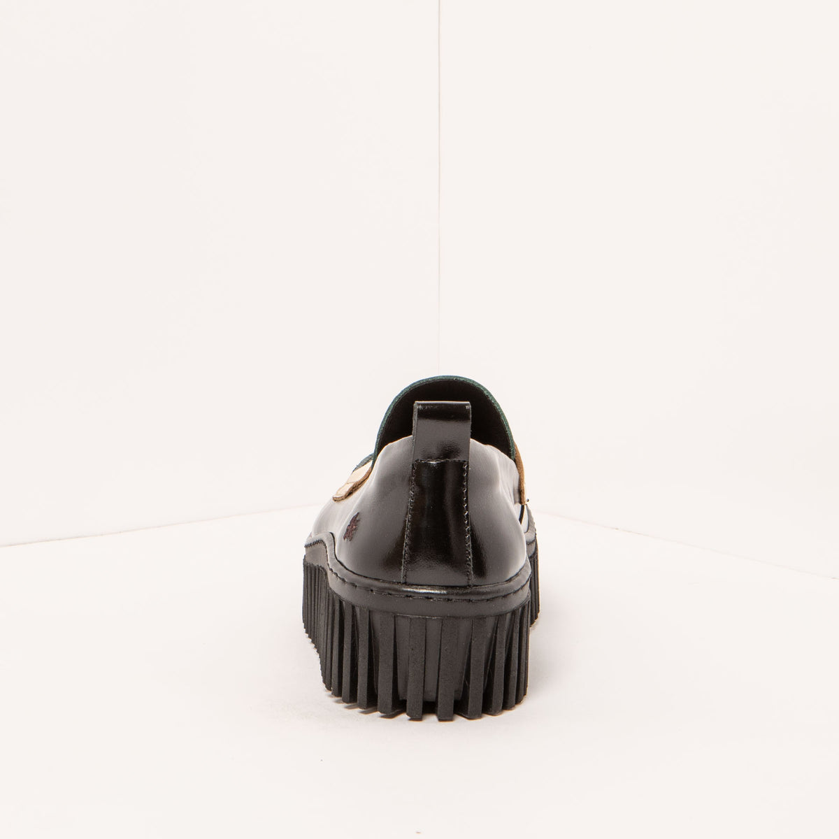 gid://shopify/Product/16172421284172_5