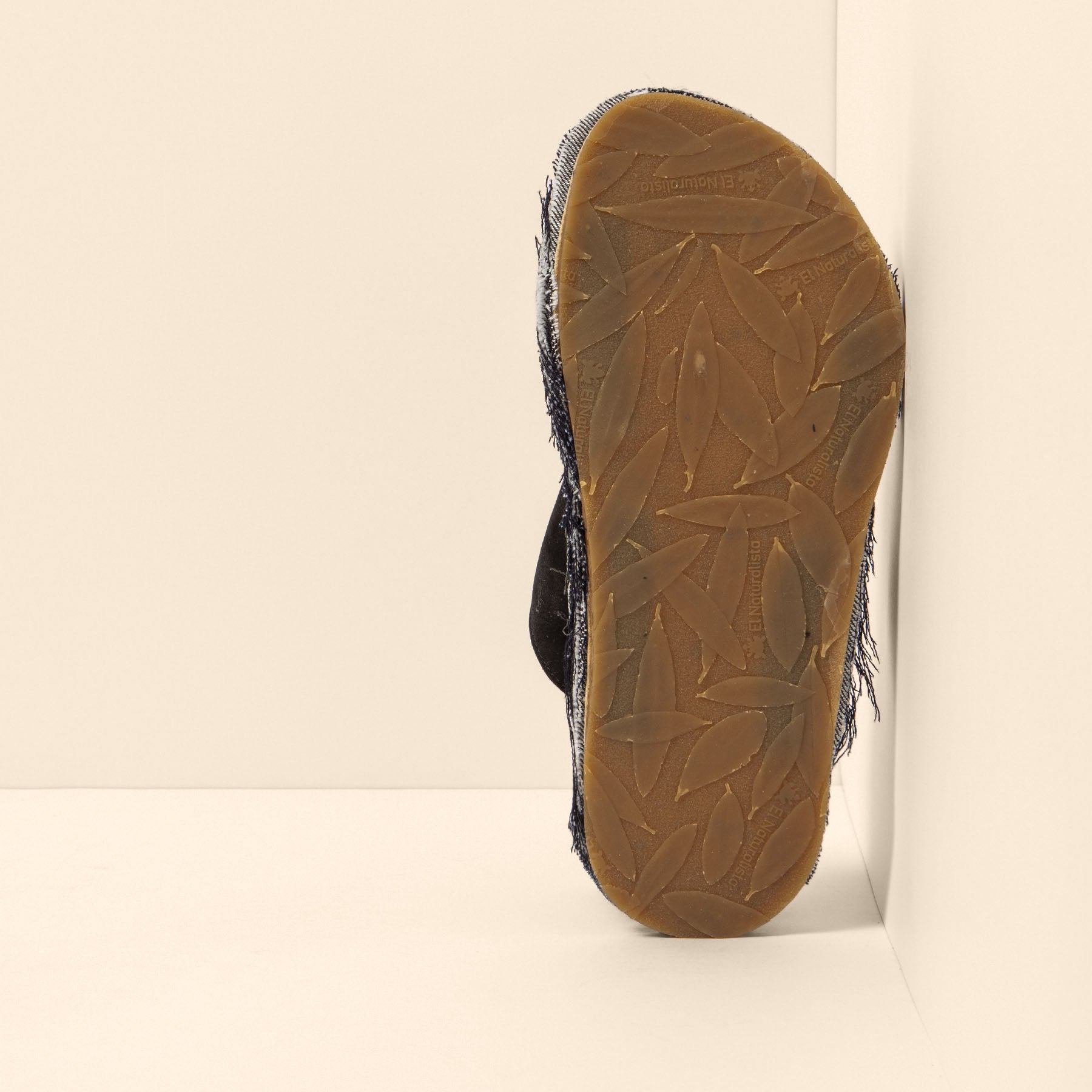 gid://shopify/Product/15700697579852_3
