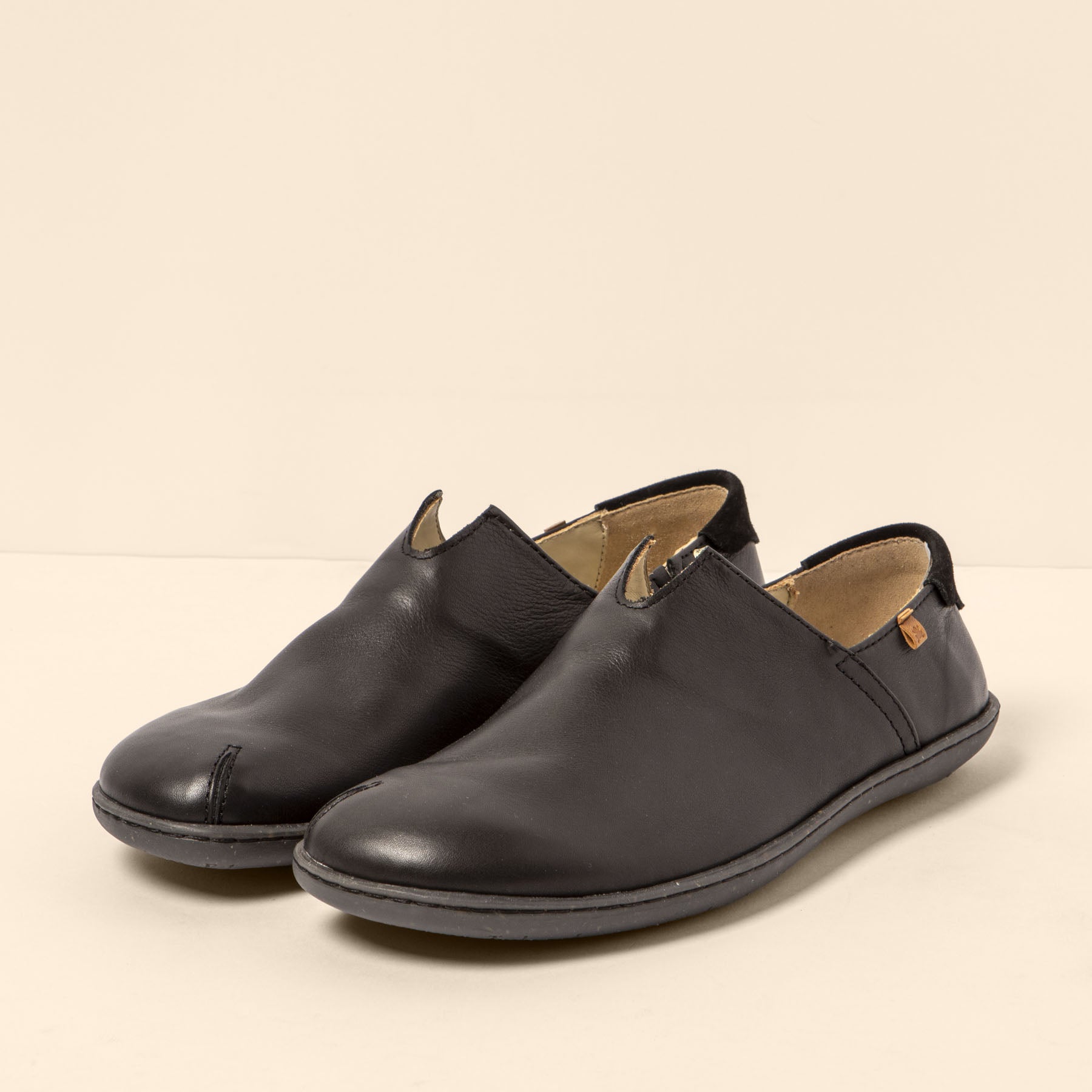 gid://shopify/Product/15700663796044_2