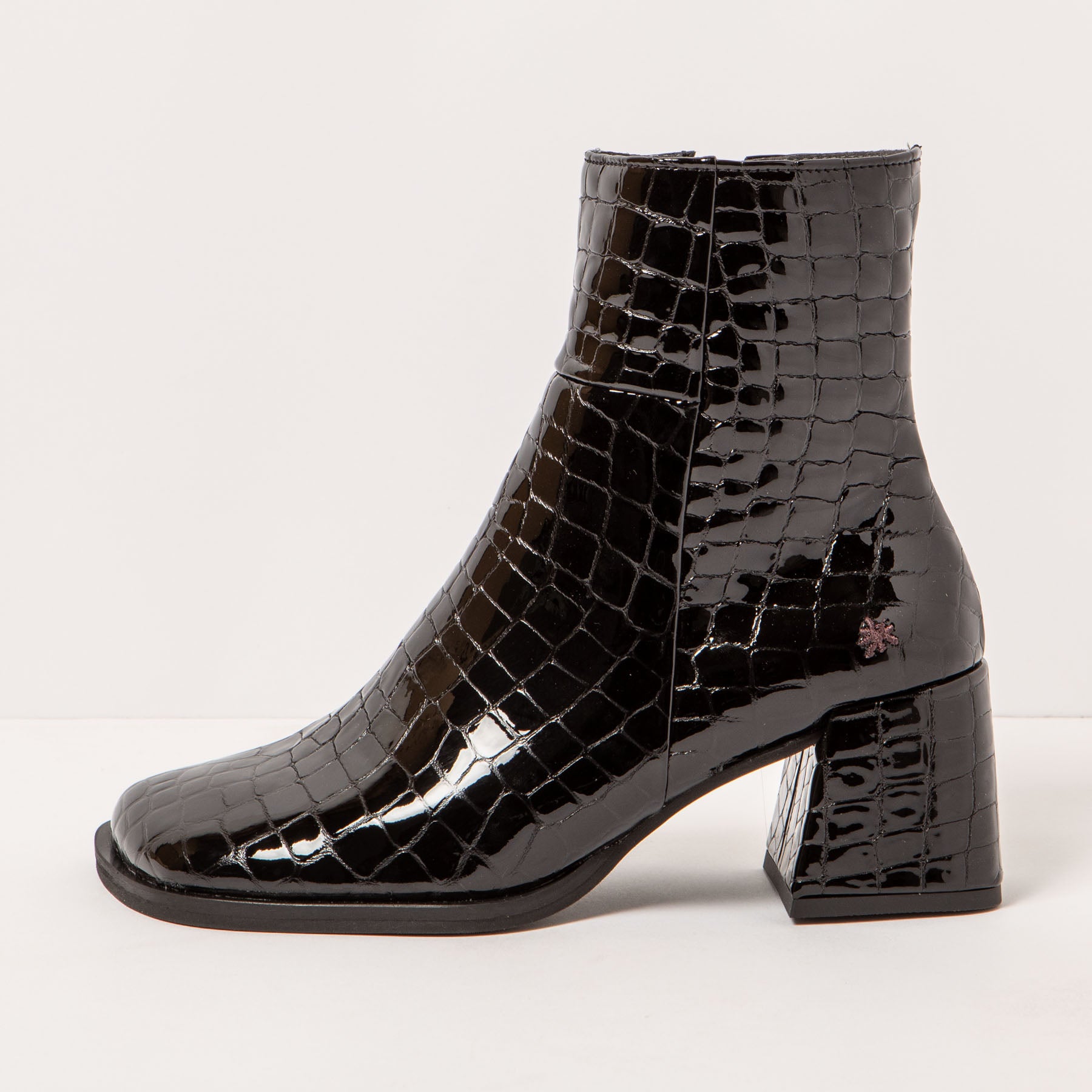 gid://shopify/Product/15694181630284_1