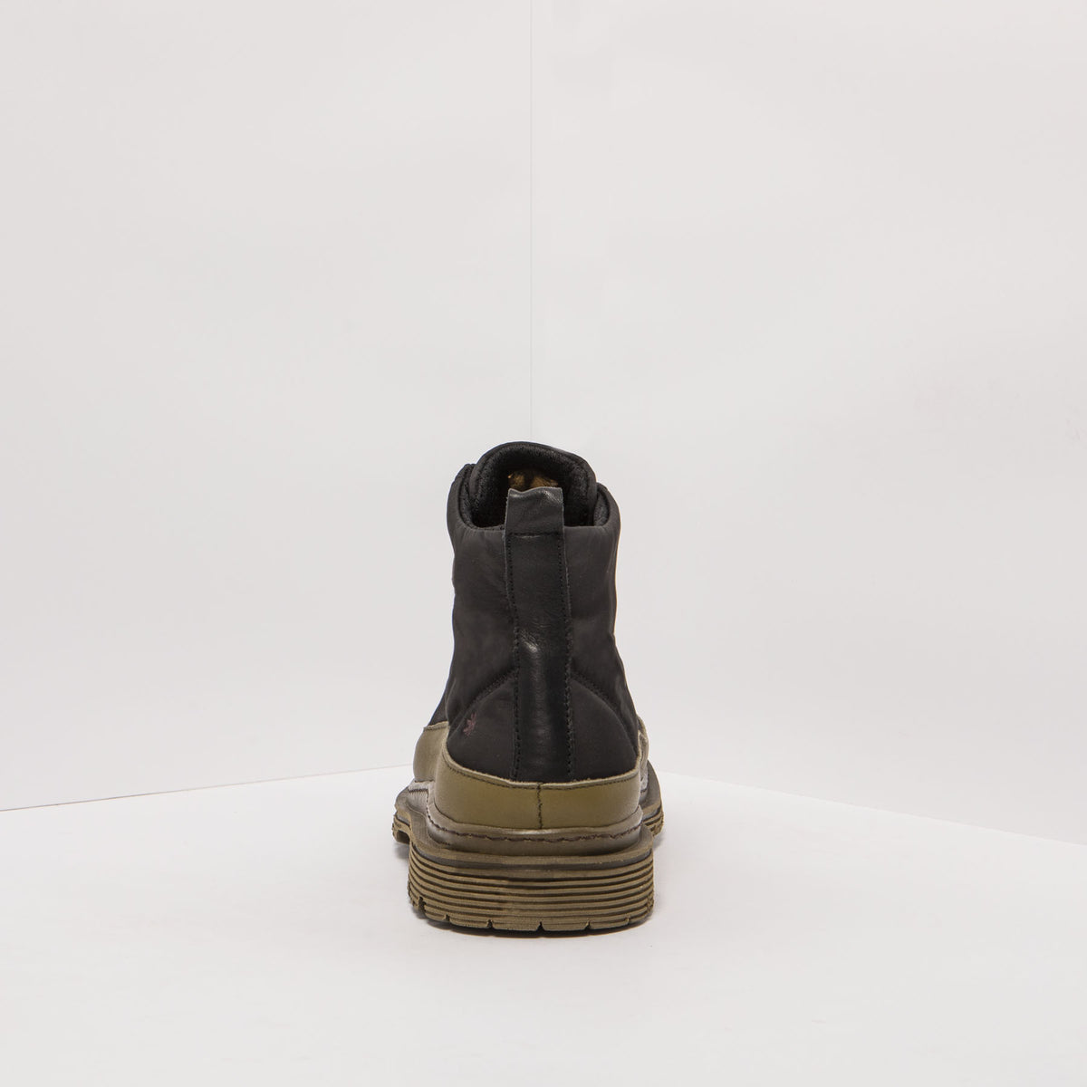 gid://shopify/Product/16171582882124_8