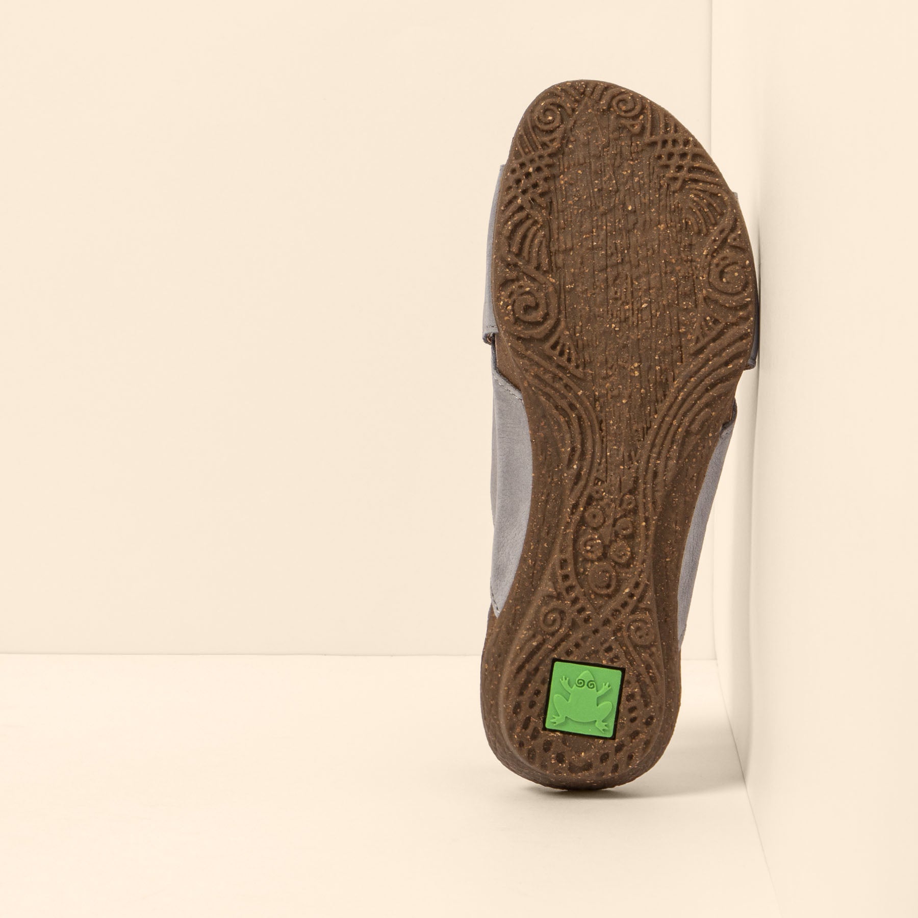 gid://shopify/Product/15700374225228_3
