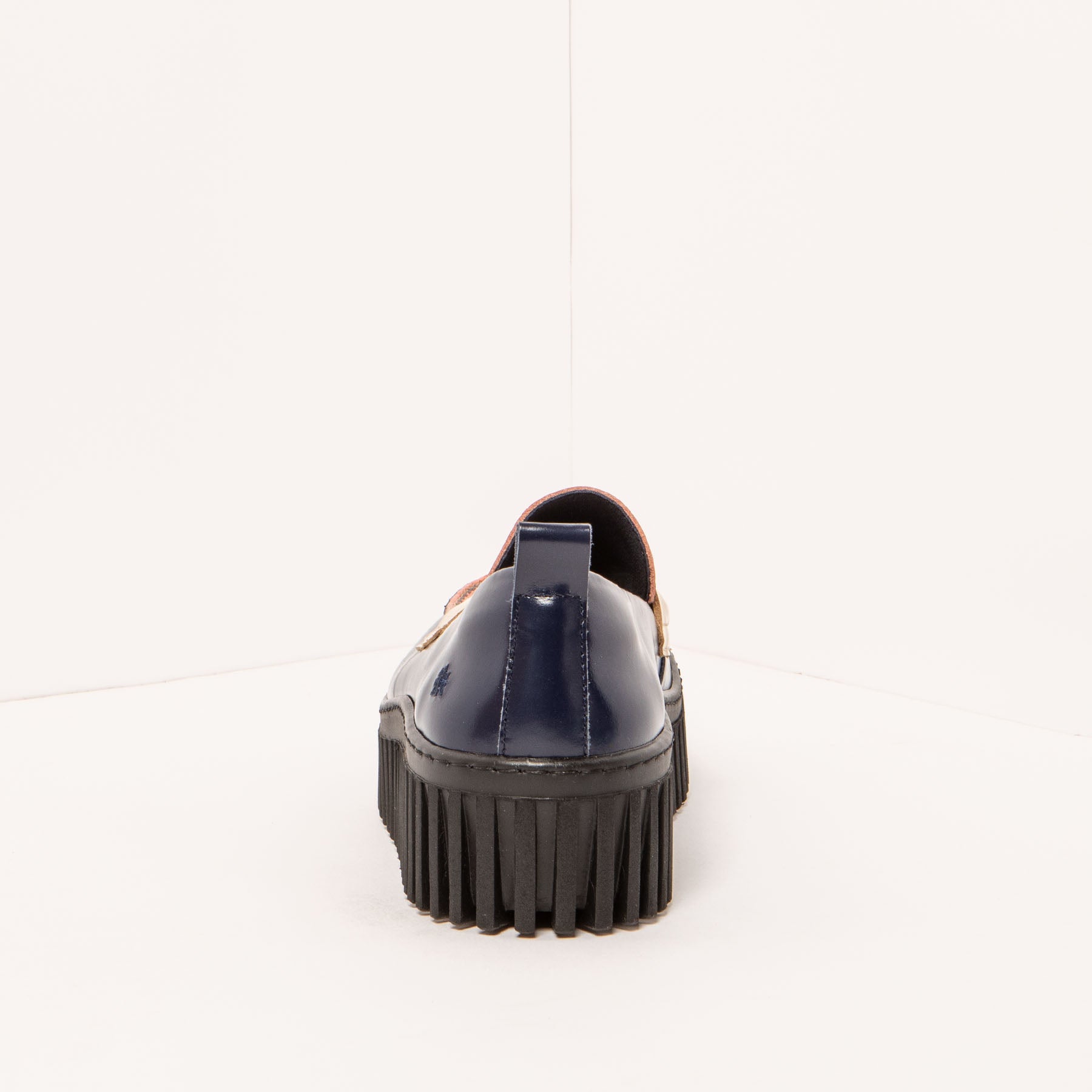 gid://shopify/Product/15694055309644_5