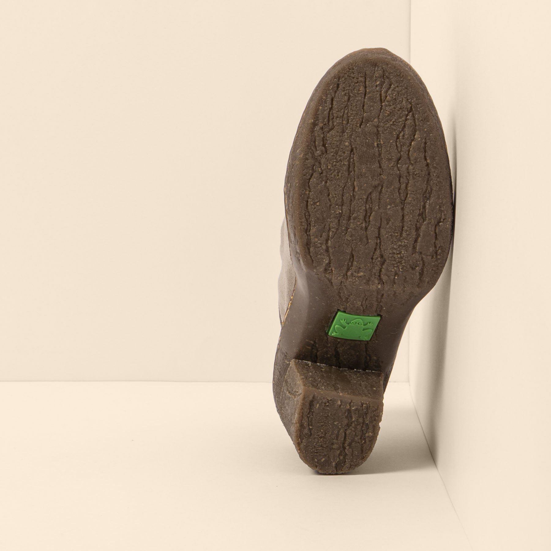 gid://shopify/Product/15699966230860_3