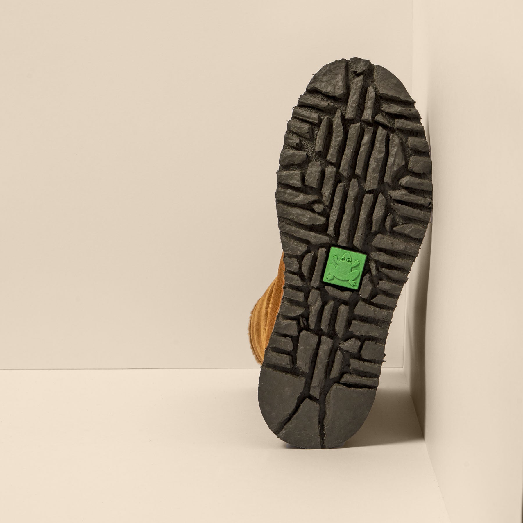 gid://shopify/Product/15700028326220_3
