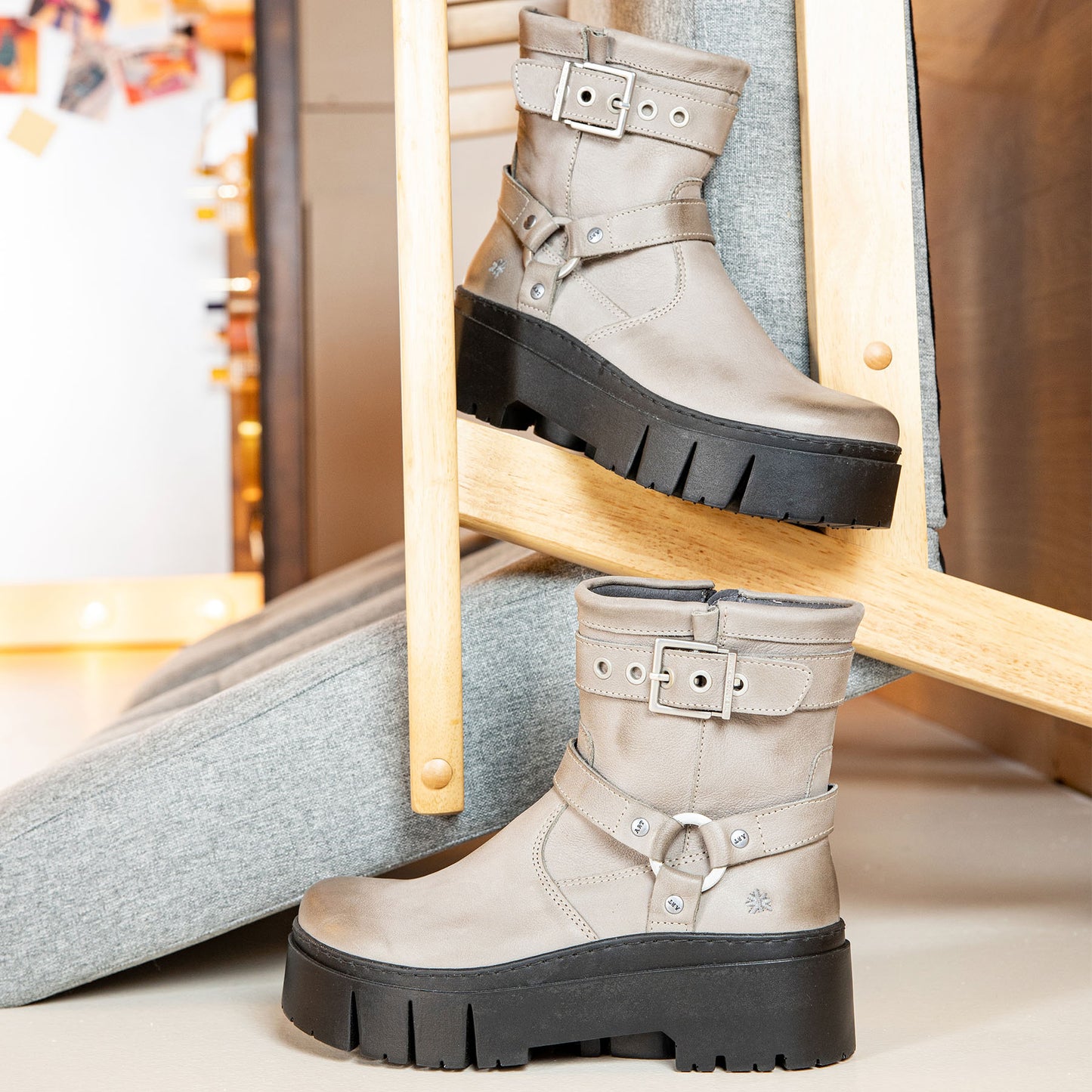 gid://shopify/Product/15694213448012_7