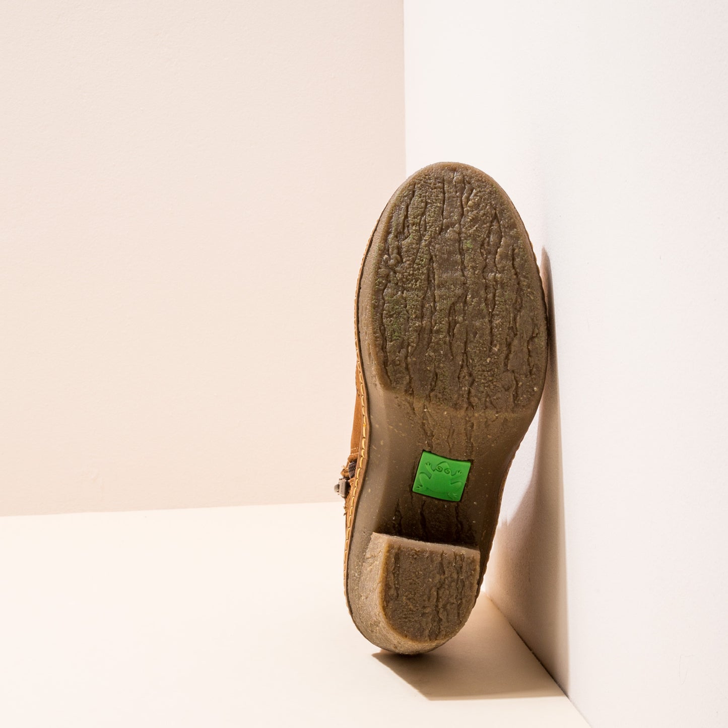 gid://shopify/Product/15699913703756_7