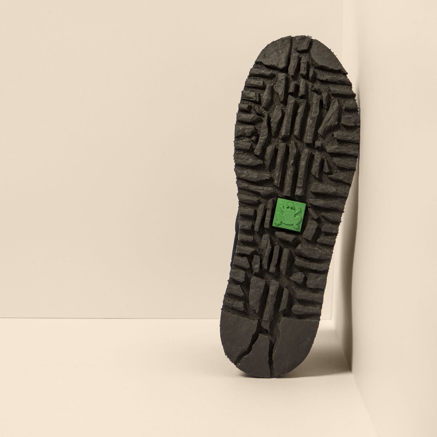 gid://shopify/Product/15700023476556_3