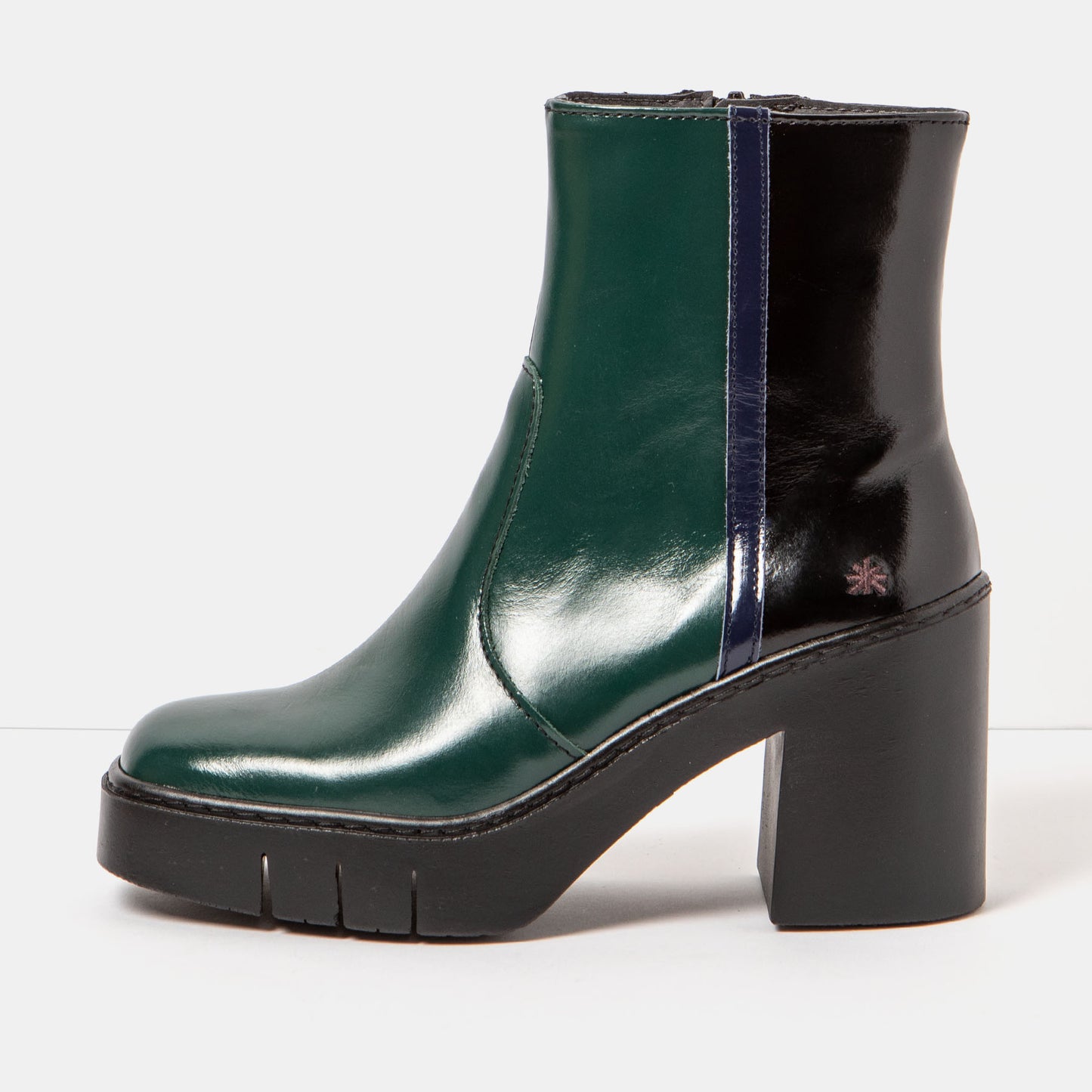 gid://shopify/Product/15694359888204_1