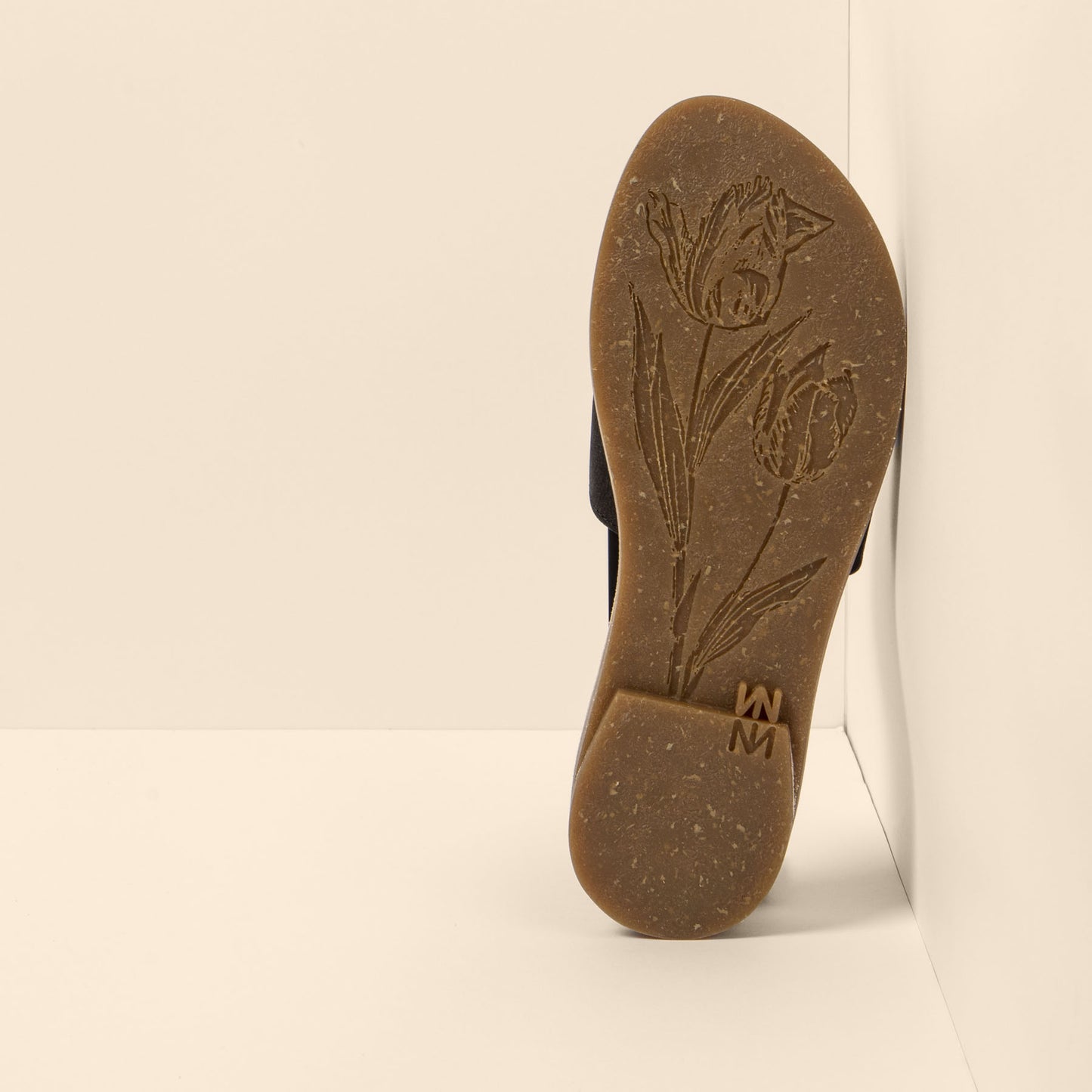 gid://shopify/Product/15700051263820_3
