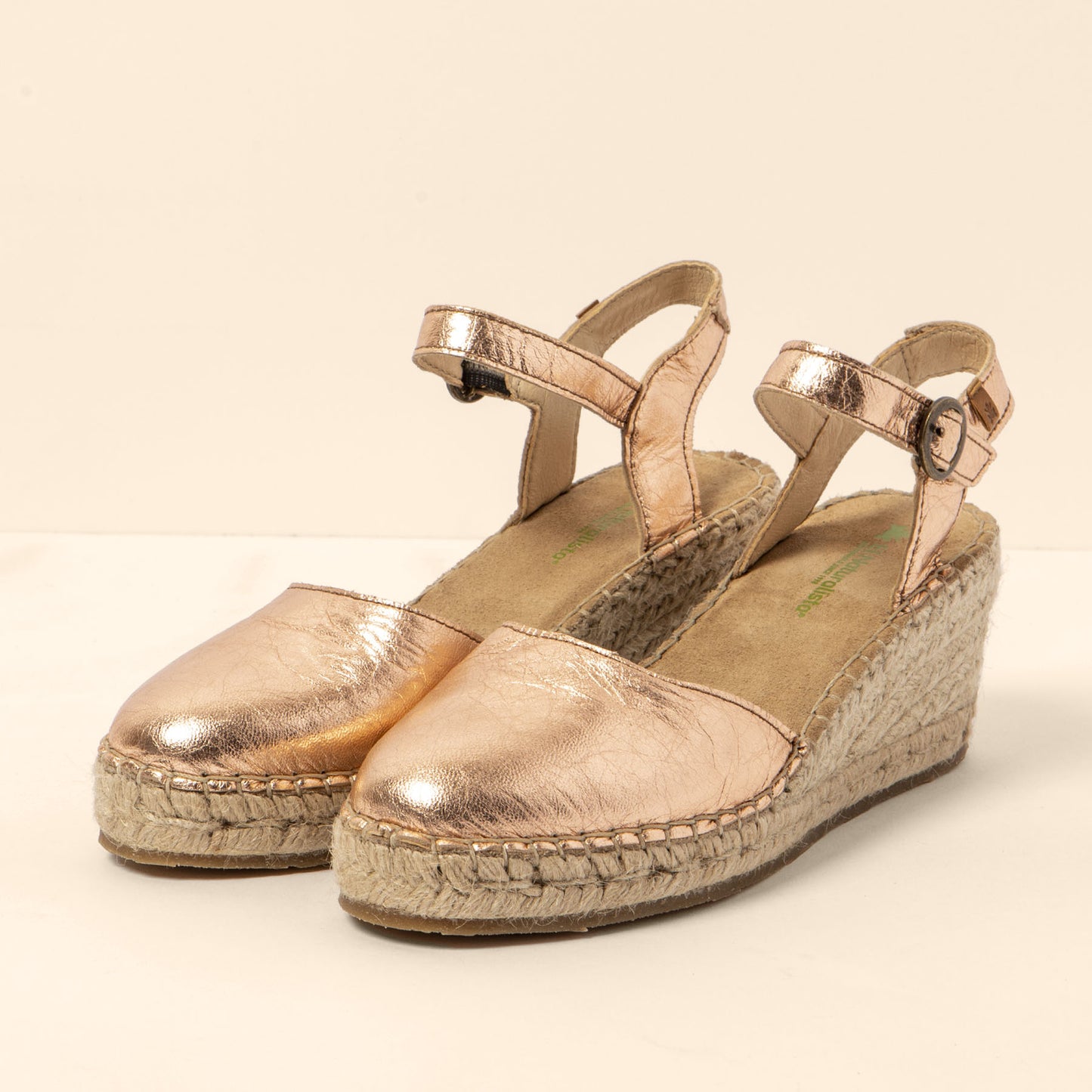 gid://shopify/Product/15699917734220_5