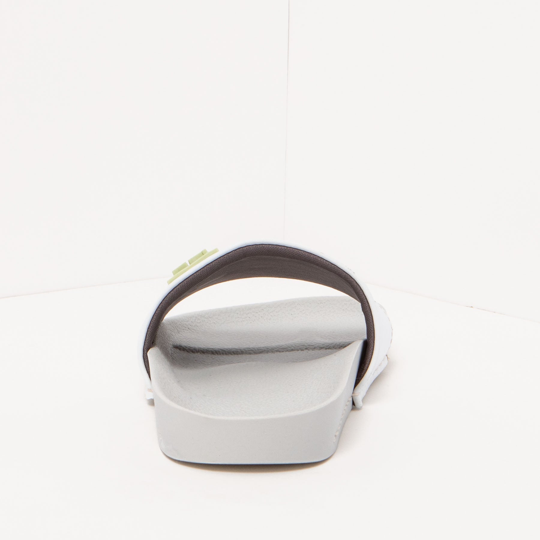 gid://shopify/Product/15693622444364_5