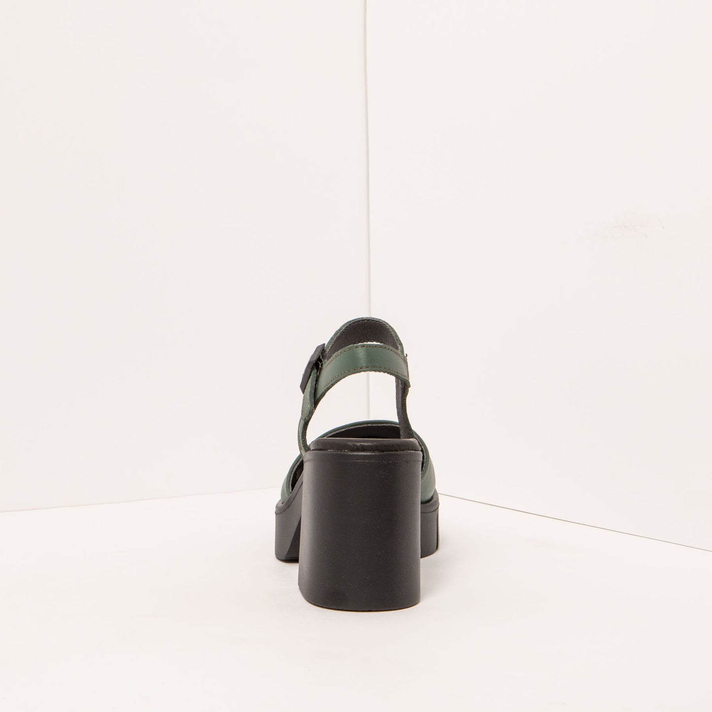 gid://shopify/Product/15693573062988_5