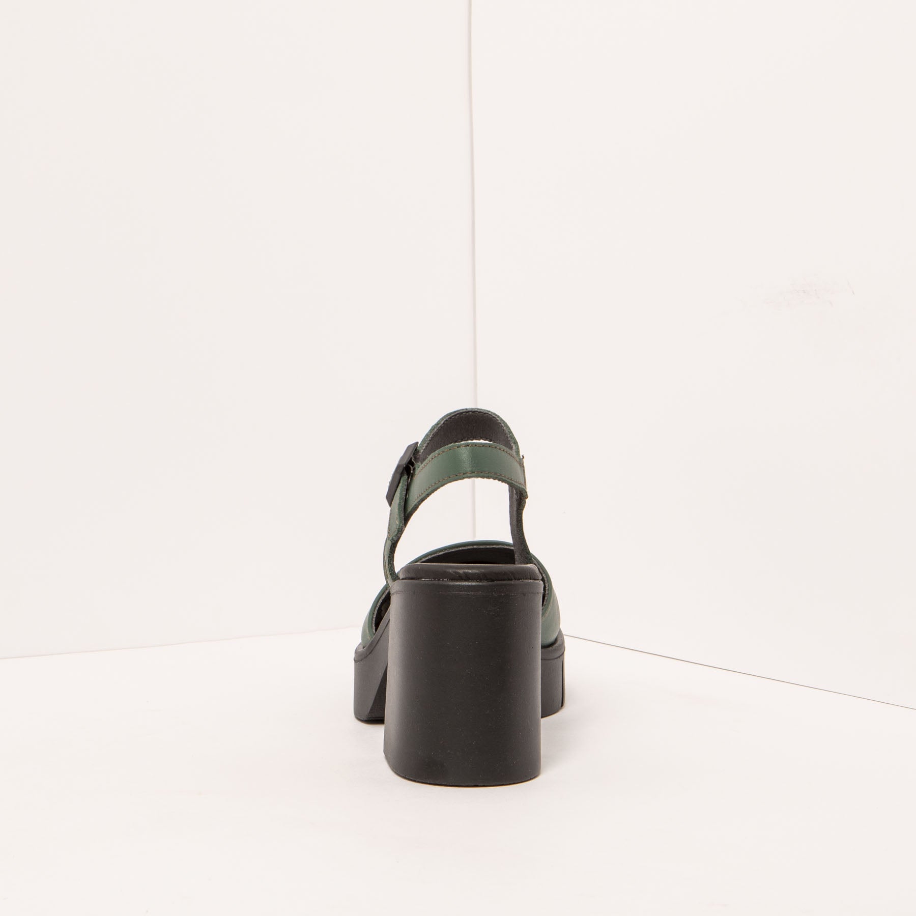 gid://shopify/Product/15693573062988_5