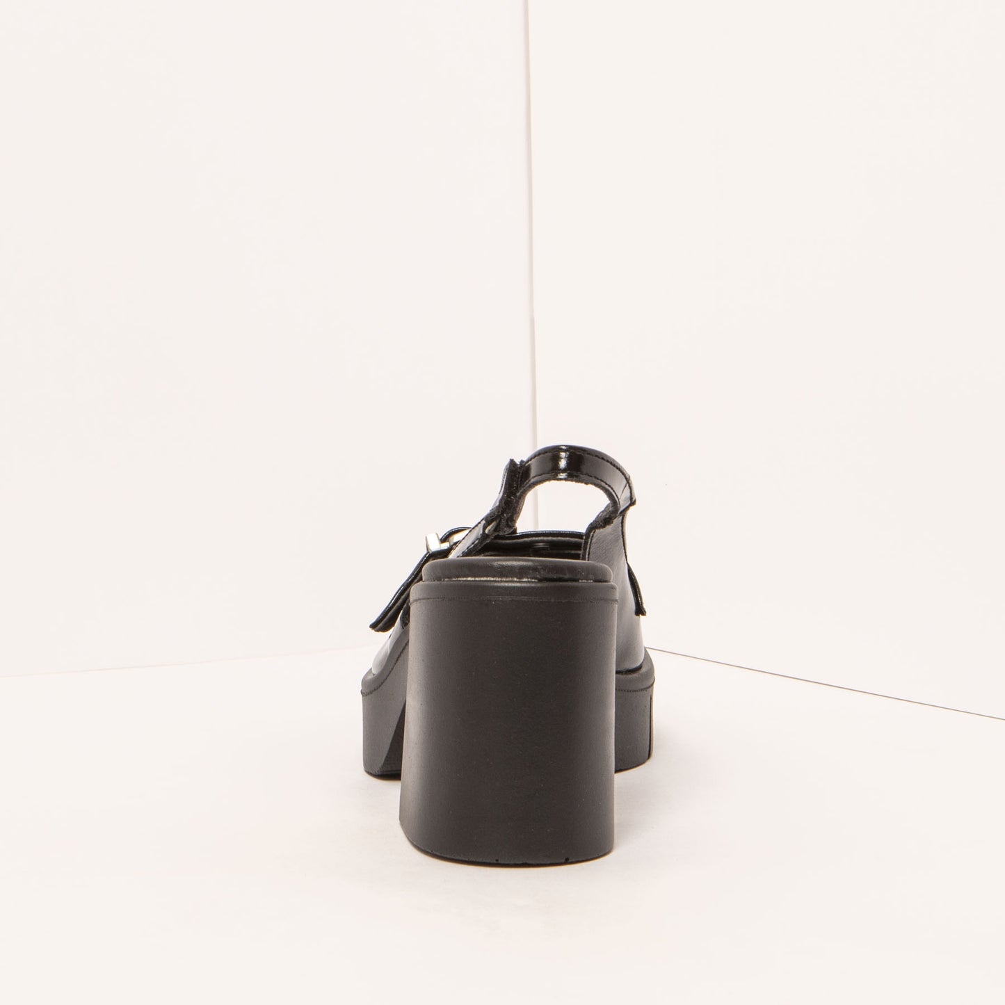 gid://shopify/Product/15693588595020_5