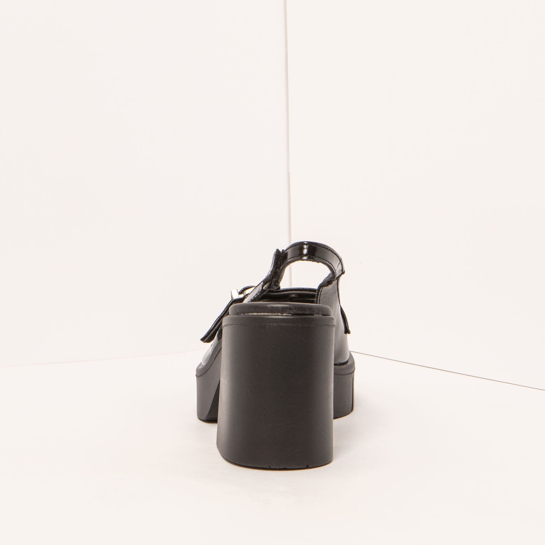 gid://shopify/Product/15693588595020_5