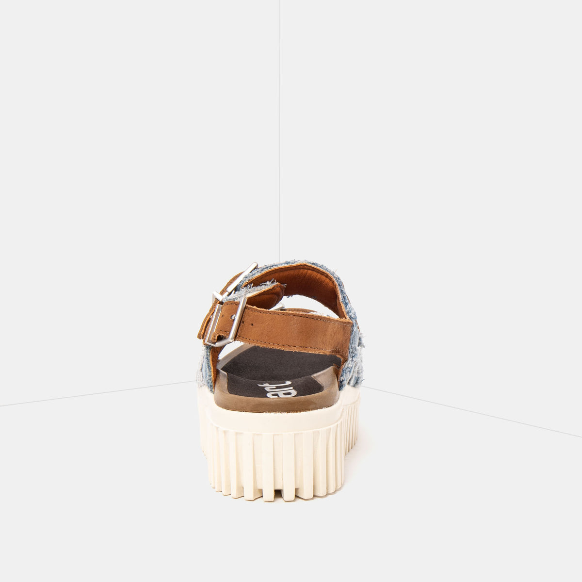 gid://shopify/Product/16172952781132_5