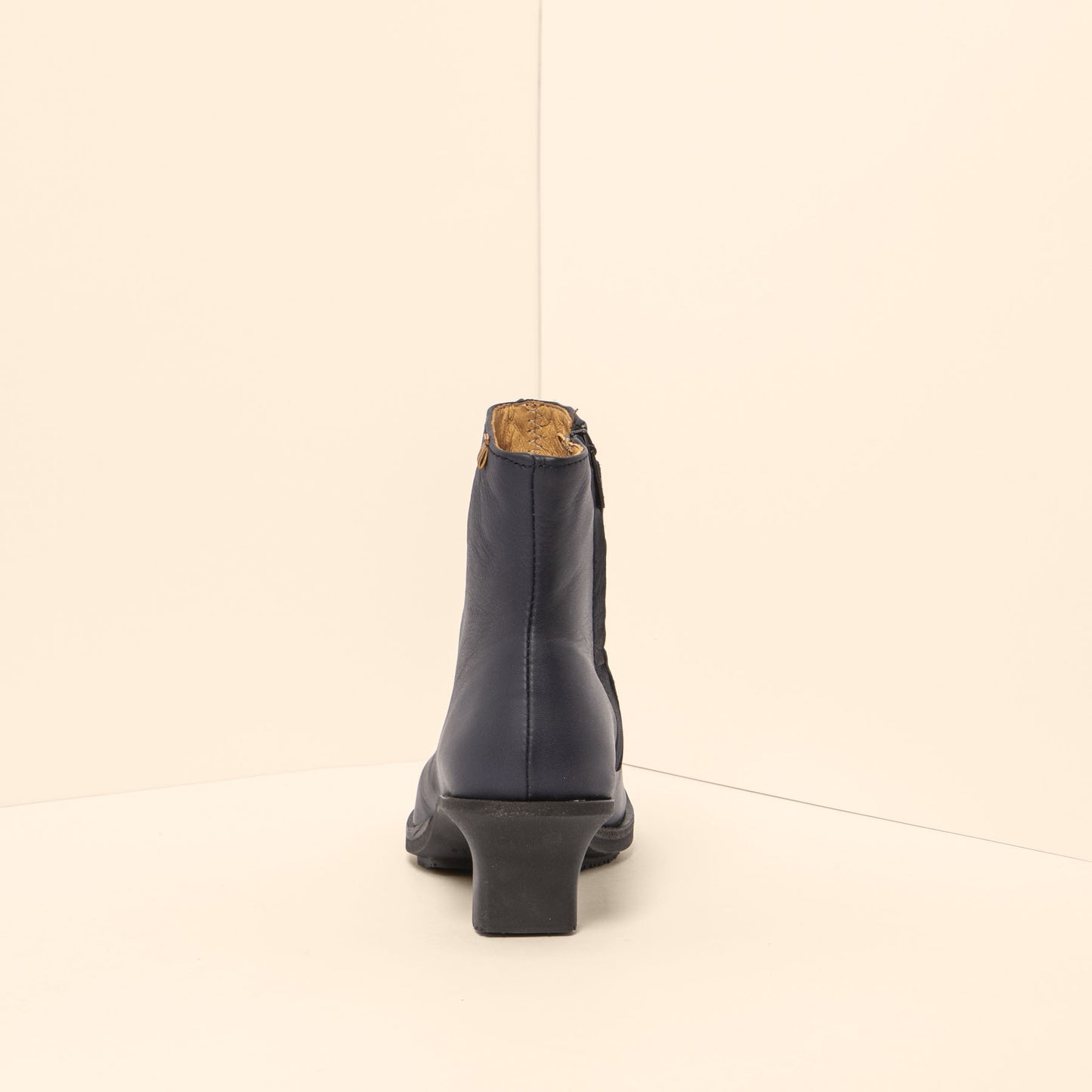 gid://shopify/Product/15700214612300_8