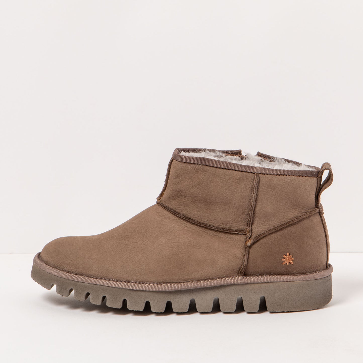 gid://shopify/Product/15694112358732_1