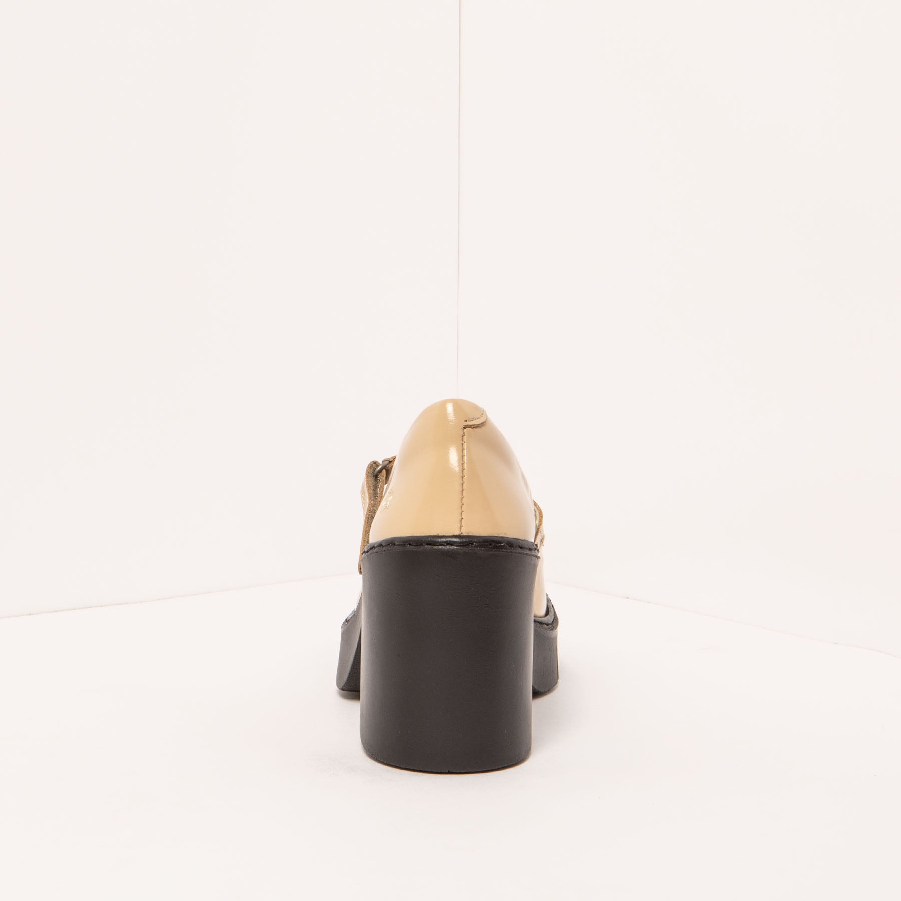 gid://shopify/Product/15694367818060_5