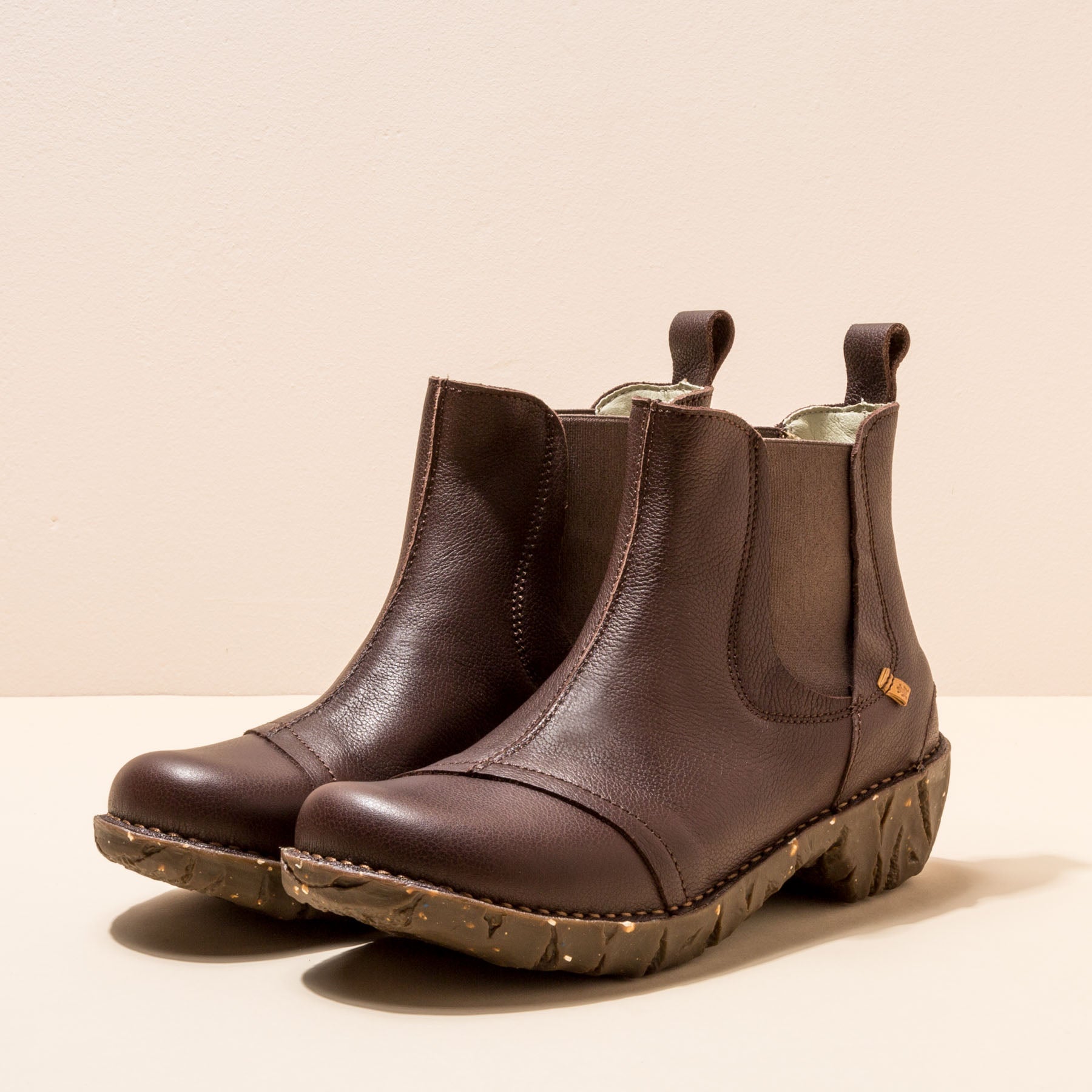 gid://shopify/Product/15700217790796_5
