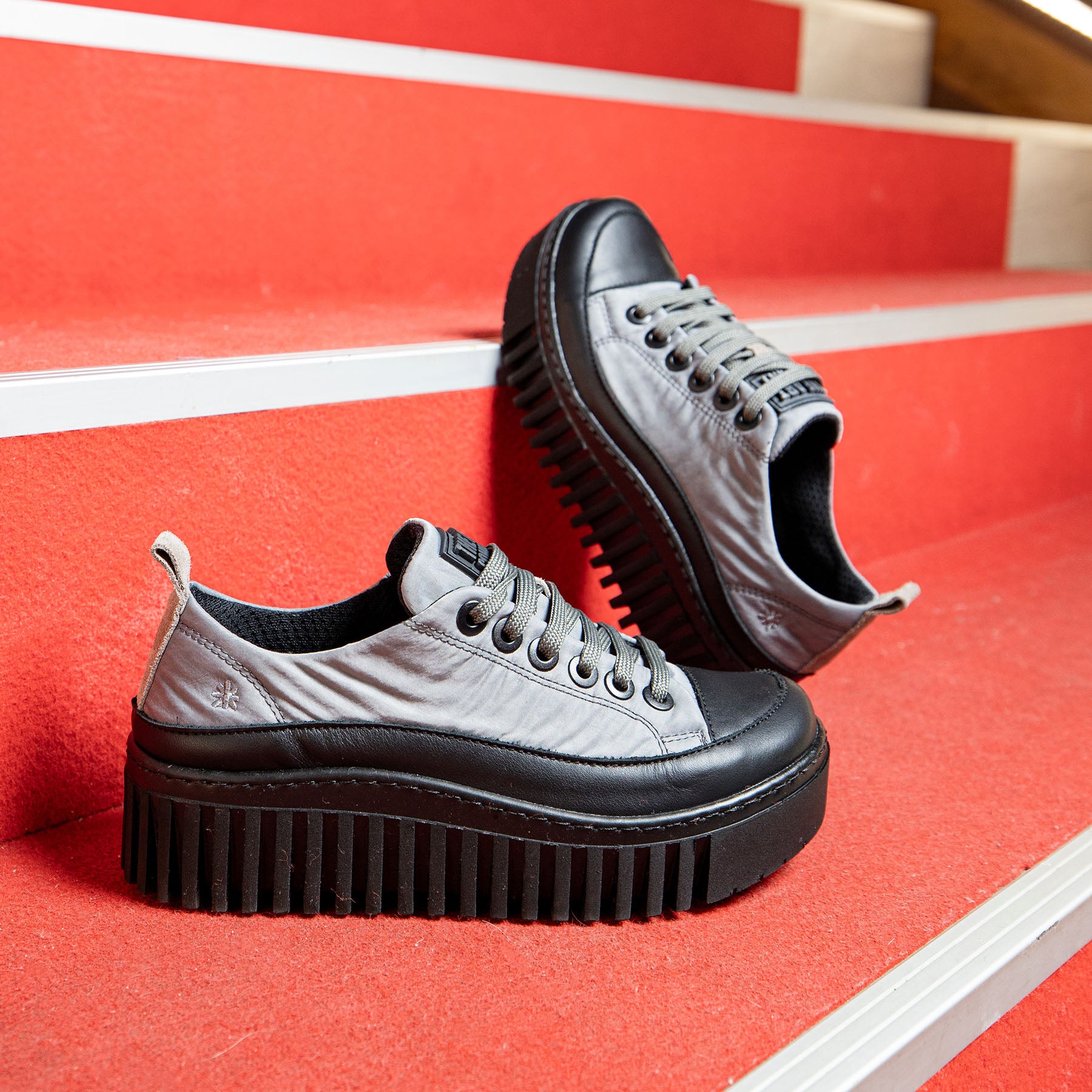 gid://shopify/Product/15694037745996_7