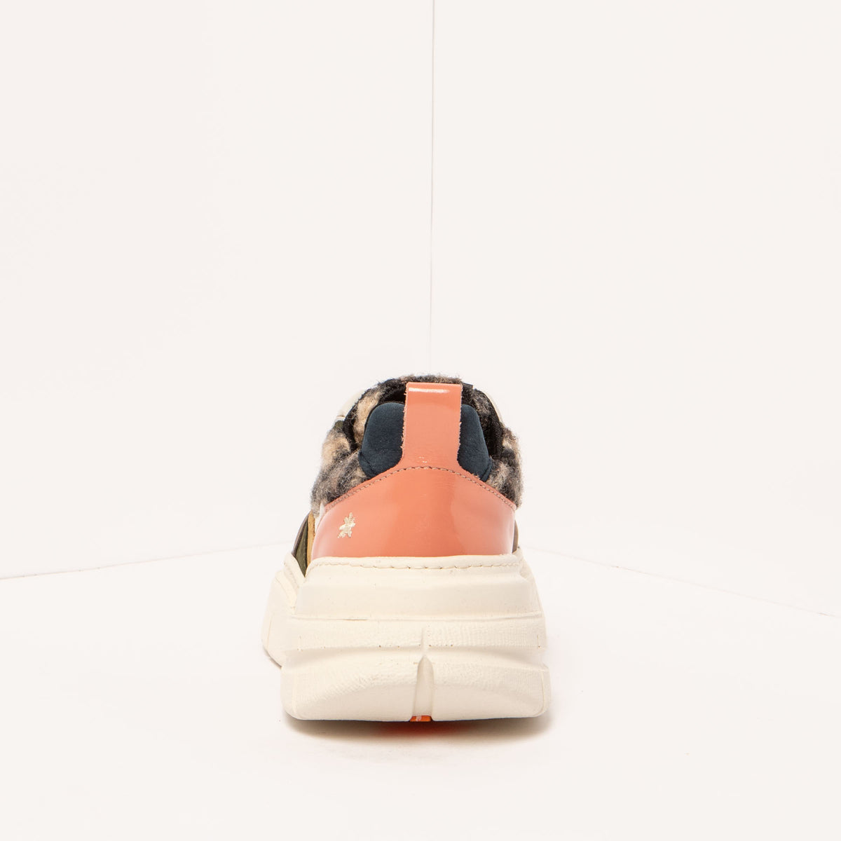 gid://shopify/Product/16172474663244_5