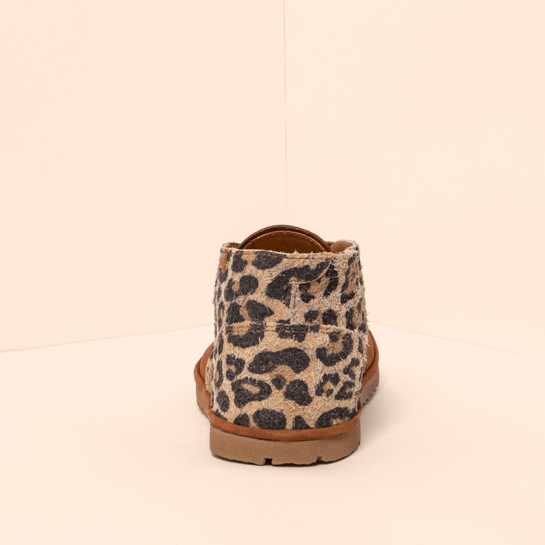 gid://shopify/Product/15700758004044_5