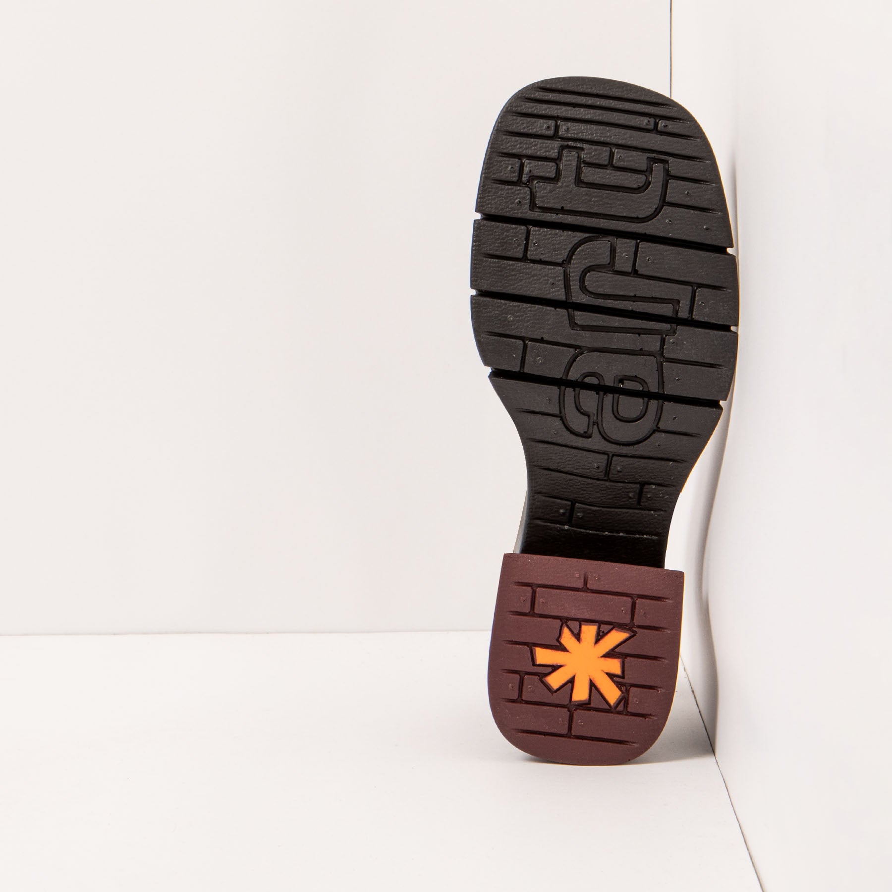 gid://shopify/Product/15693769933132_3