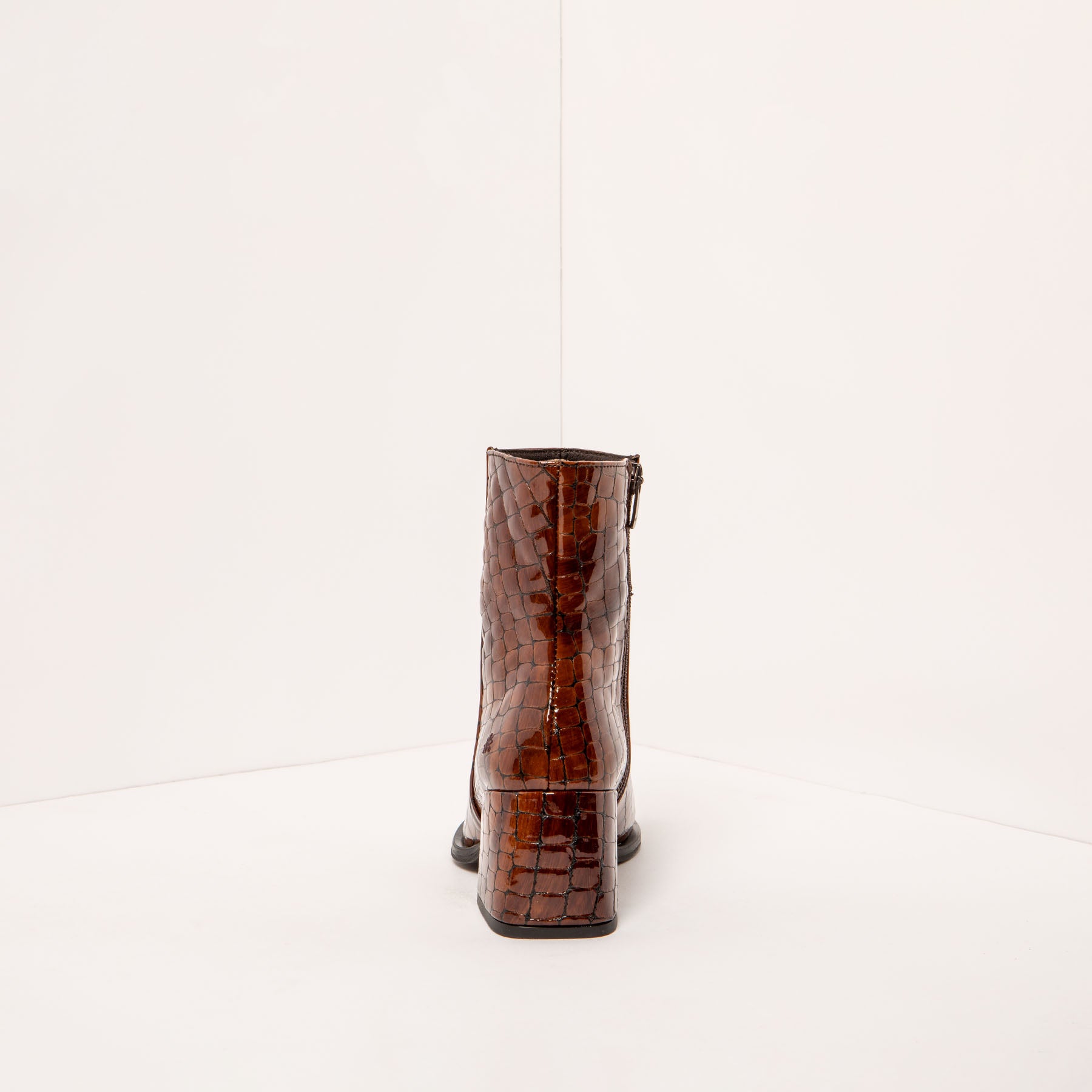 gid://shopify/Product/15694185496908_5