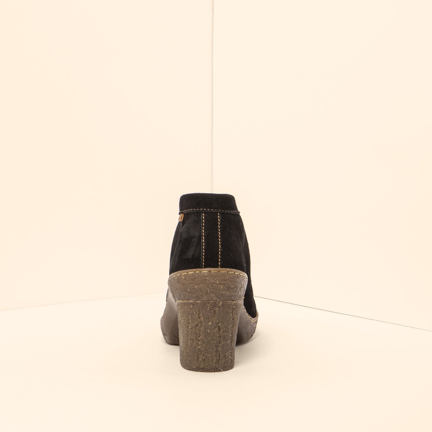 gid://shopify/Product/15699965575500_5